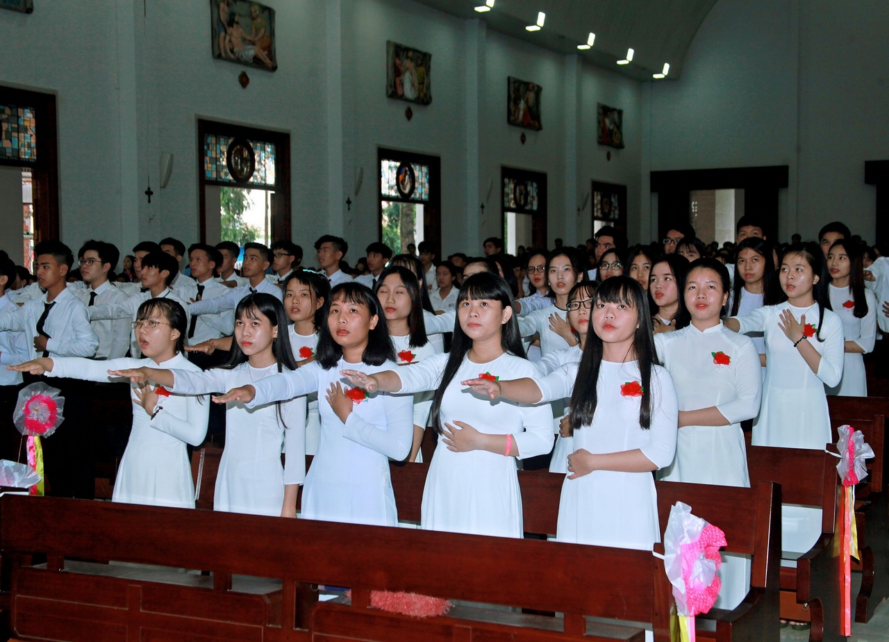 Gx. Vinh Châu: Thánh lễ tuyên hứa bao đồng cho 60 em thiếu nhi