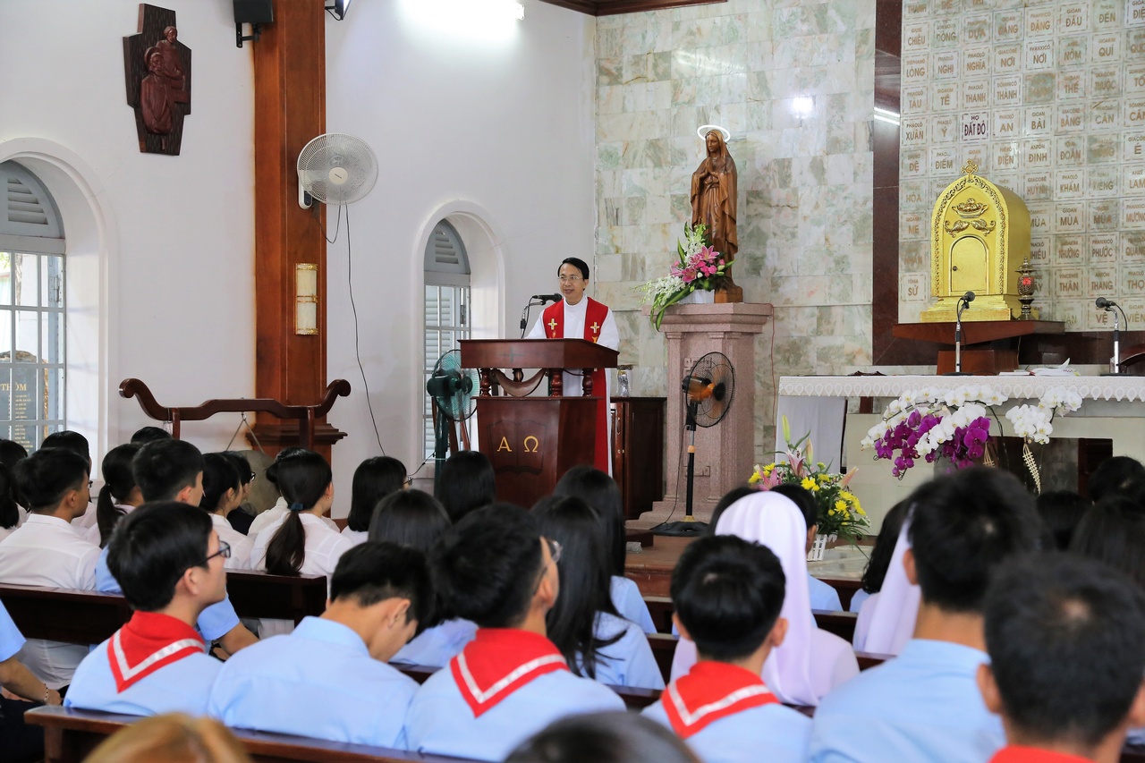 Nhà thờ Mồ Bà Rịa: Giới Trẻ Giáo hạt Bà Rịa hành hương Năm Thánh kính các Thánh Tử đạo Việt Nam