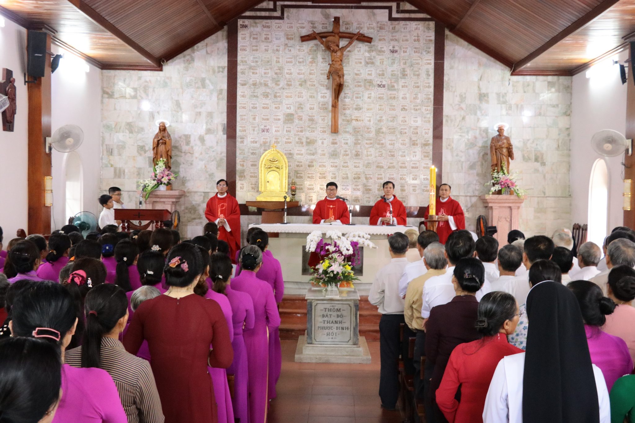 Gx. Hòa Thuận và GHBL Phú Vinh: Hành Hương Nhà Thờ Mồ Bà Rịa