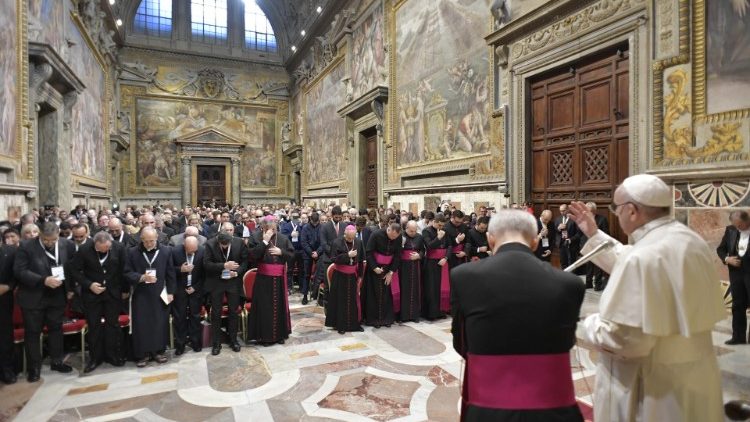 ĐTC tiếp kiến 600 vị Quản đốc các Đền Thánh