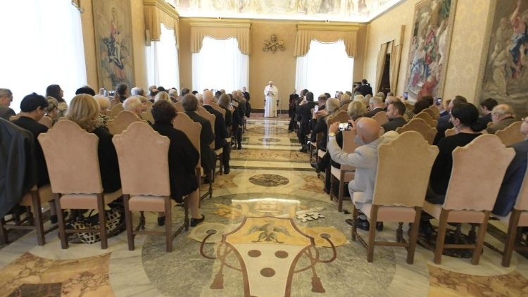 ĐGH tiếp kiến Hàn Lâm Viện Tòa Thánh về khoa học