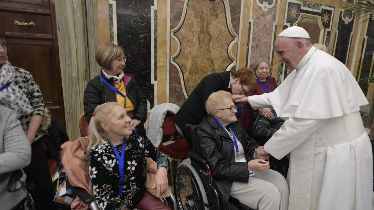 ĐTC tiếp kiến 400 thành viên Phong trào Tông đồ người mù