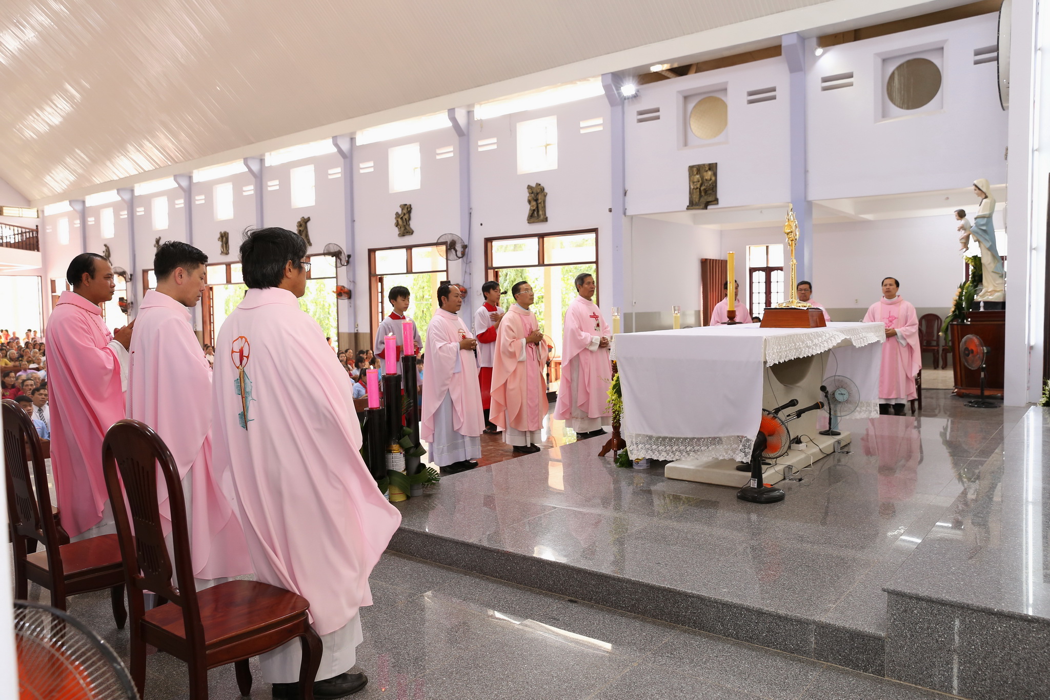 Tin ảnh: Gx. Hữu Phước: Thánh lễ khai mạc ngày chầu Thánh Thể thay Giáo phận 2018