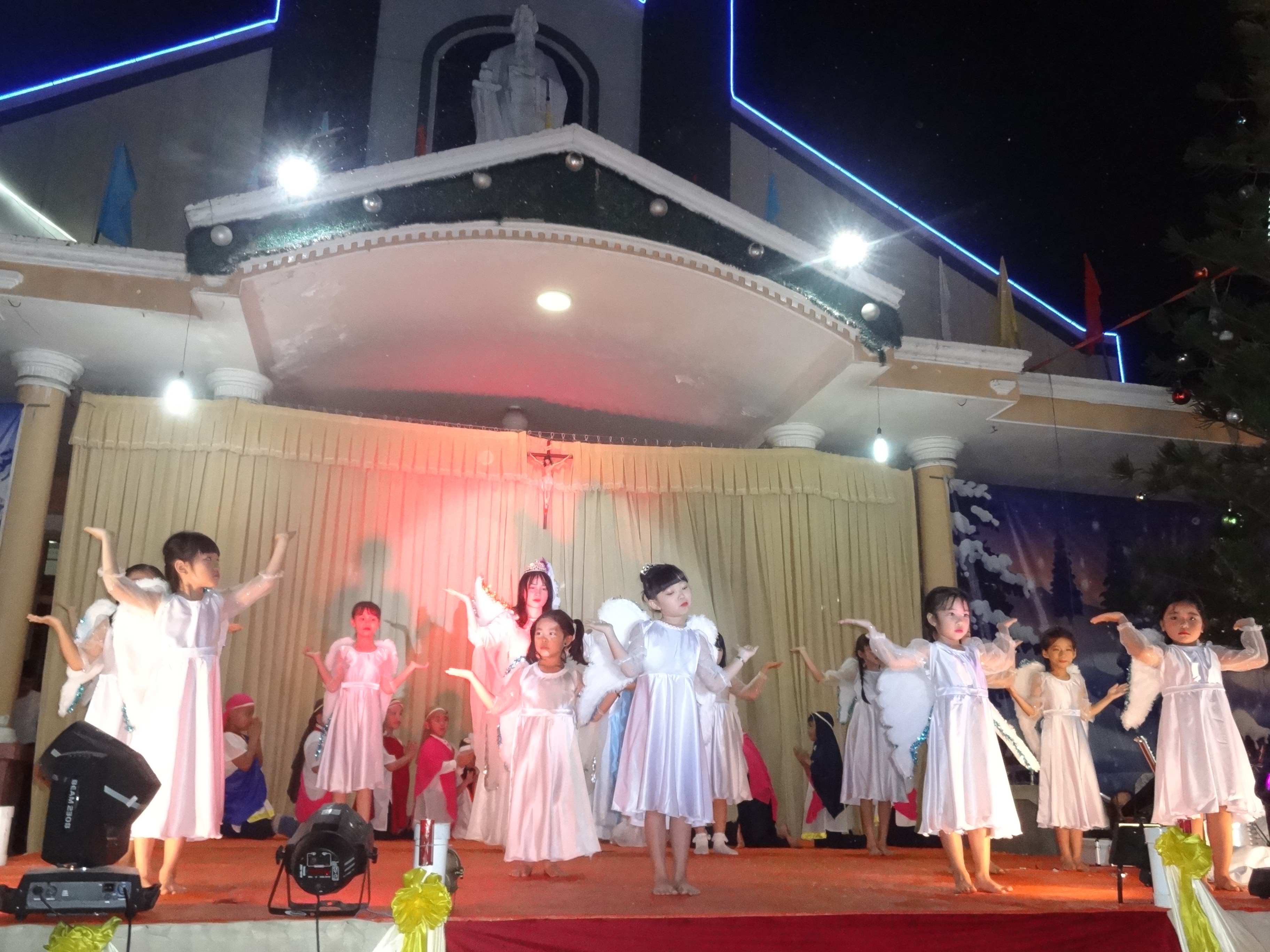 Tin Ảnh: Gx. Thủ Lựu: Cử hành Đêm Vọng Giáng Sinh 2018