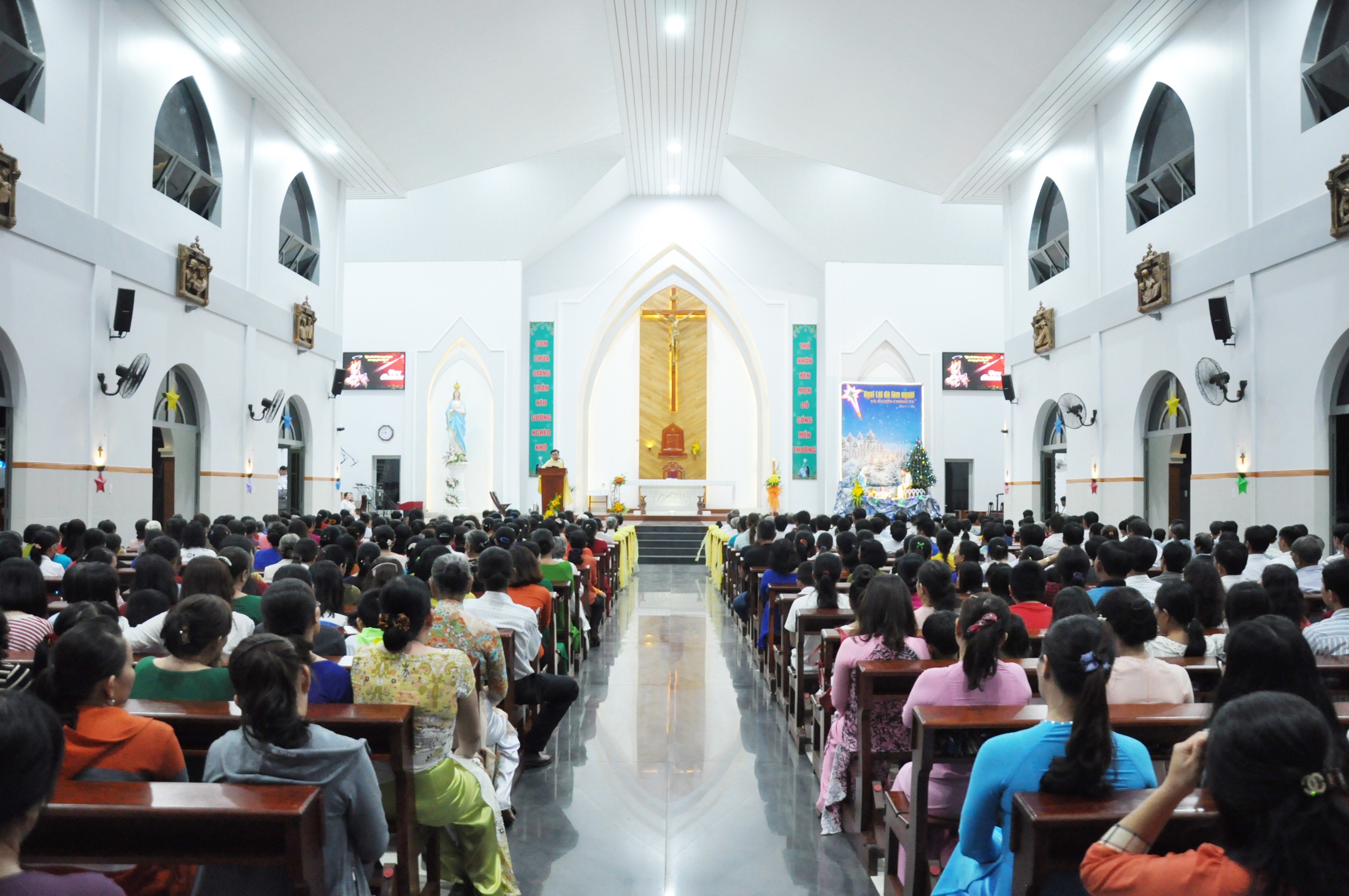 Gx. Hòa Sơn: Đêm Canh thức và Thánh lễ mừng Chúa Giáng Sinh 2018