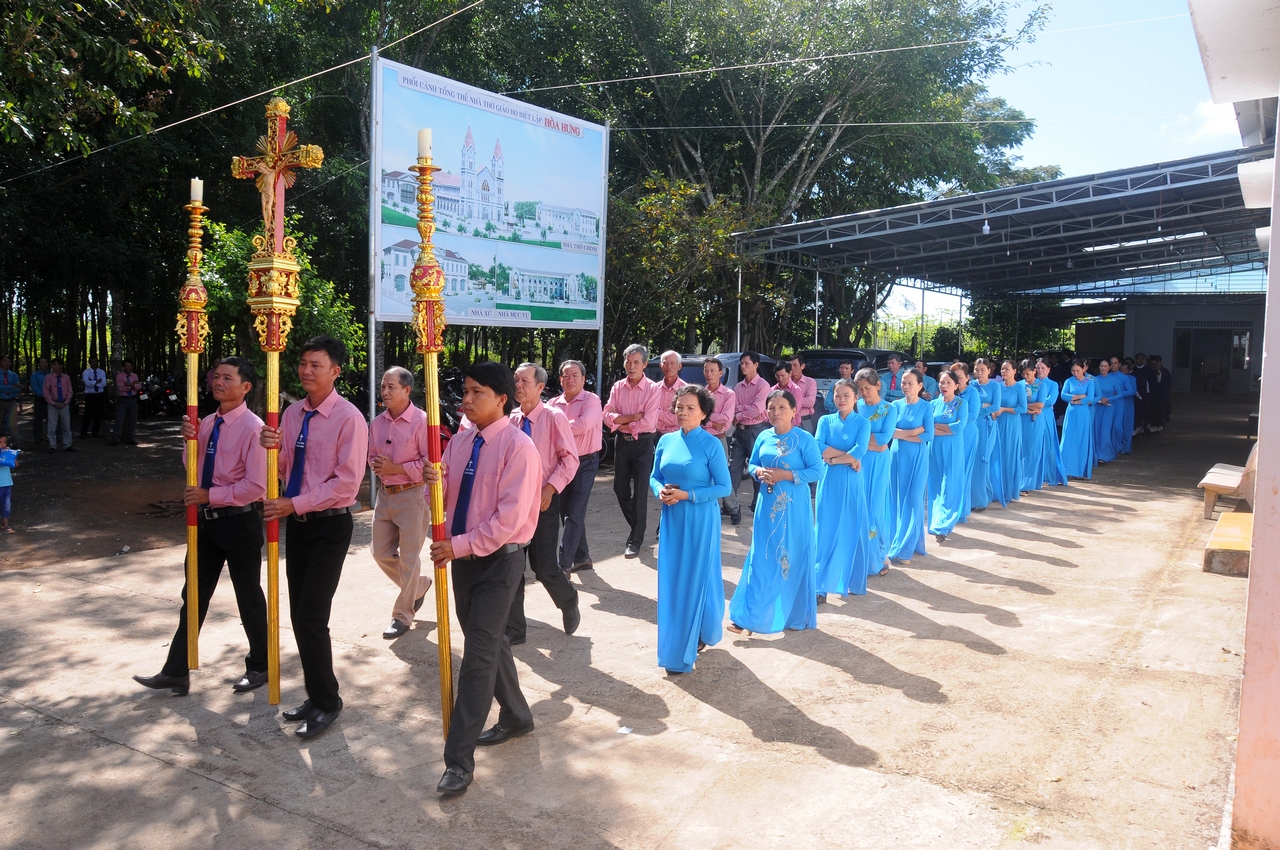 Tin ảnh: GHBL. Hoà Hưng: Thánh lễ khai mạc ngày chầu Thánh Thể thay Giáo phận