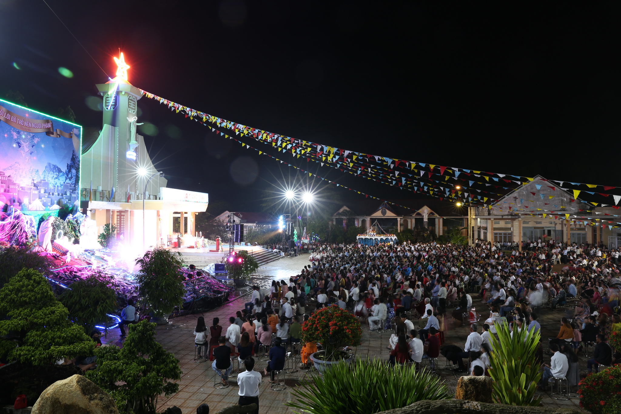 Tin Ảnh: Gx. Hữu Phước: Diễn nguyện và Thánh lễ đêm mừng Chúa Giáng Sinh 2018
