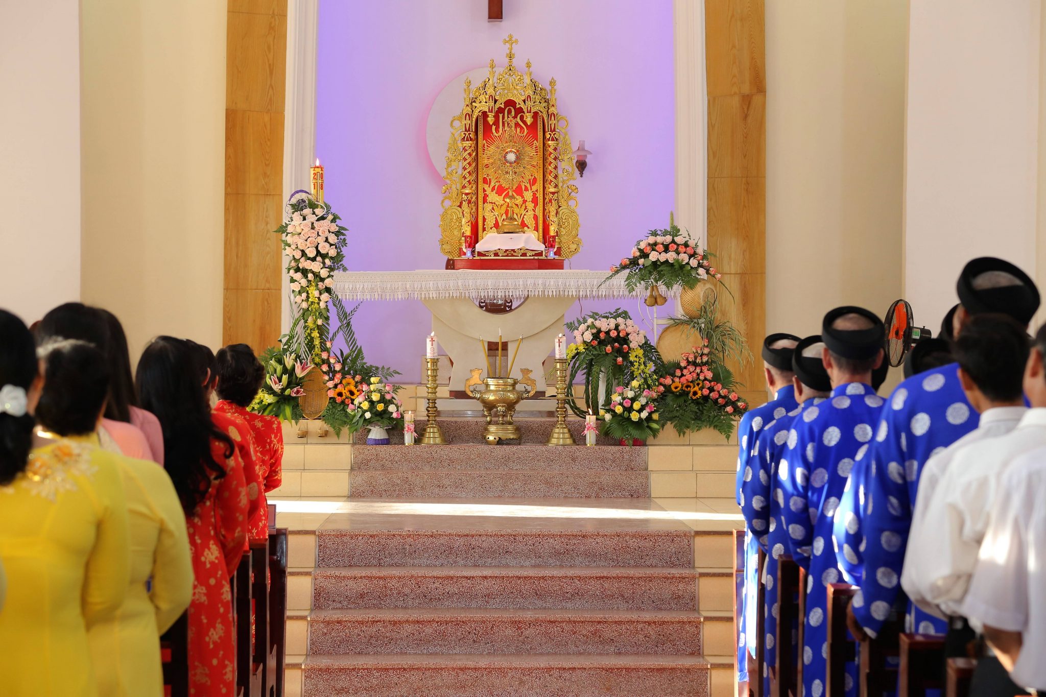 Tin Ảnh: Gx. Phước Bình: Thánh lễ khai mạc ngày chầu Thánh Thể thay Giáo phận 2018