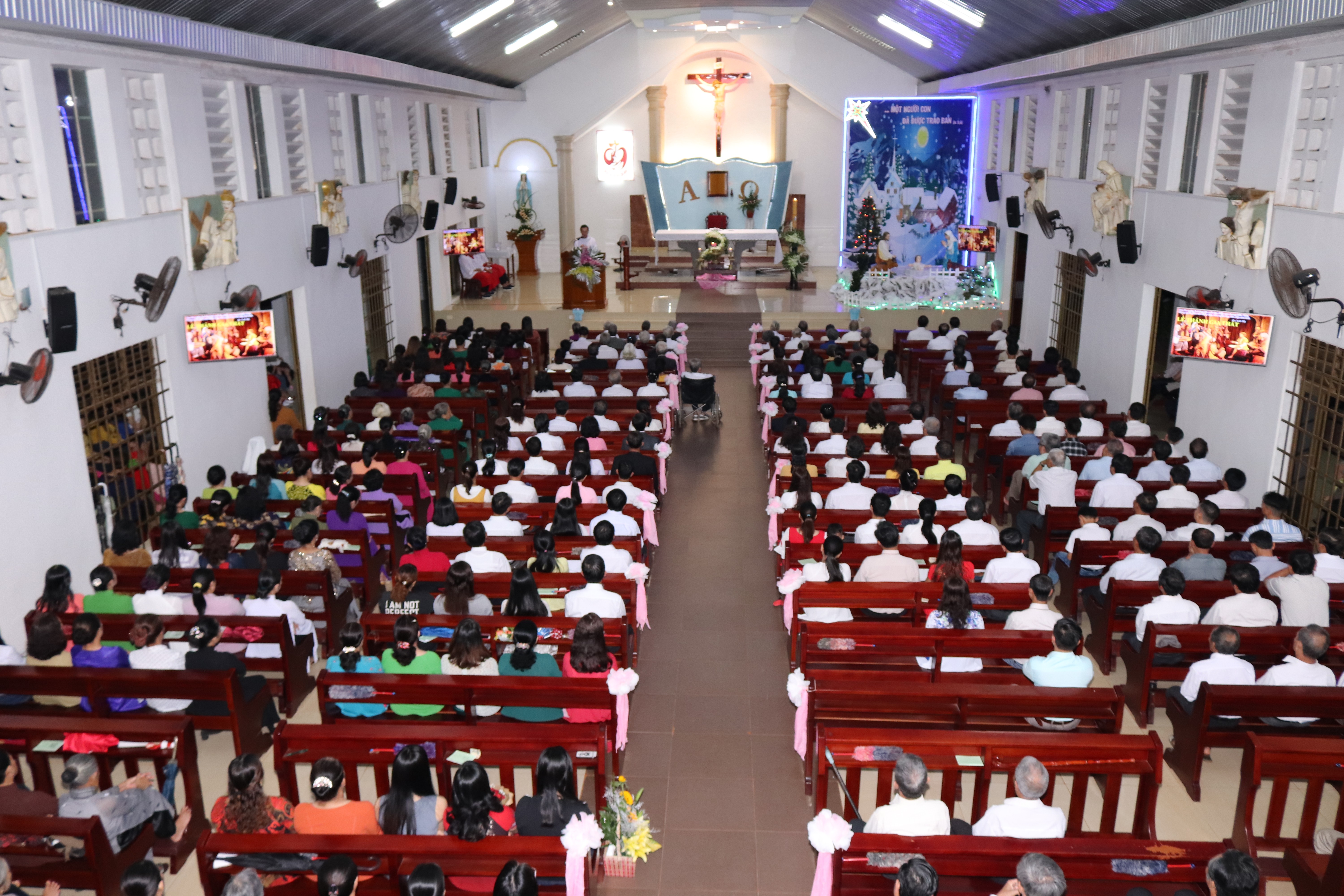 Tin Ảnh: Gx. Thiện Phước: Mừng lễ Thánh Gia Thất-  Bổn mạng Ca đoàn Thánh Gia và kỷ niệm hôn phối