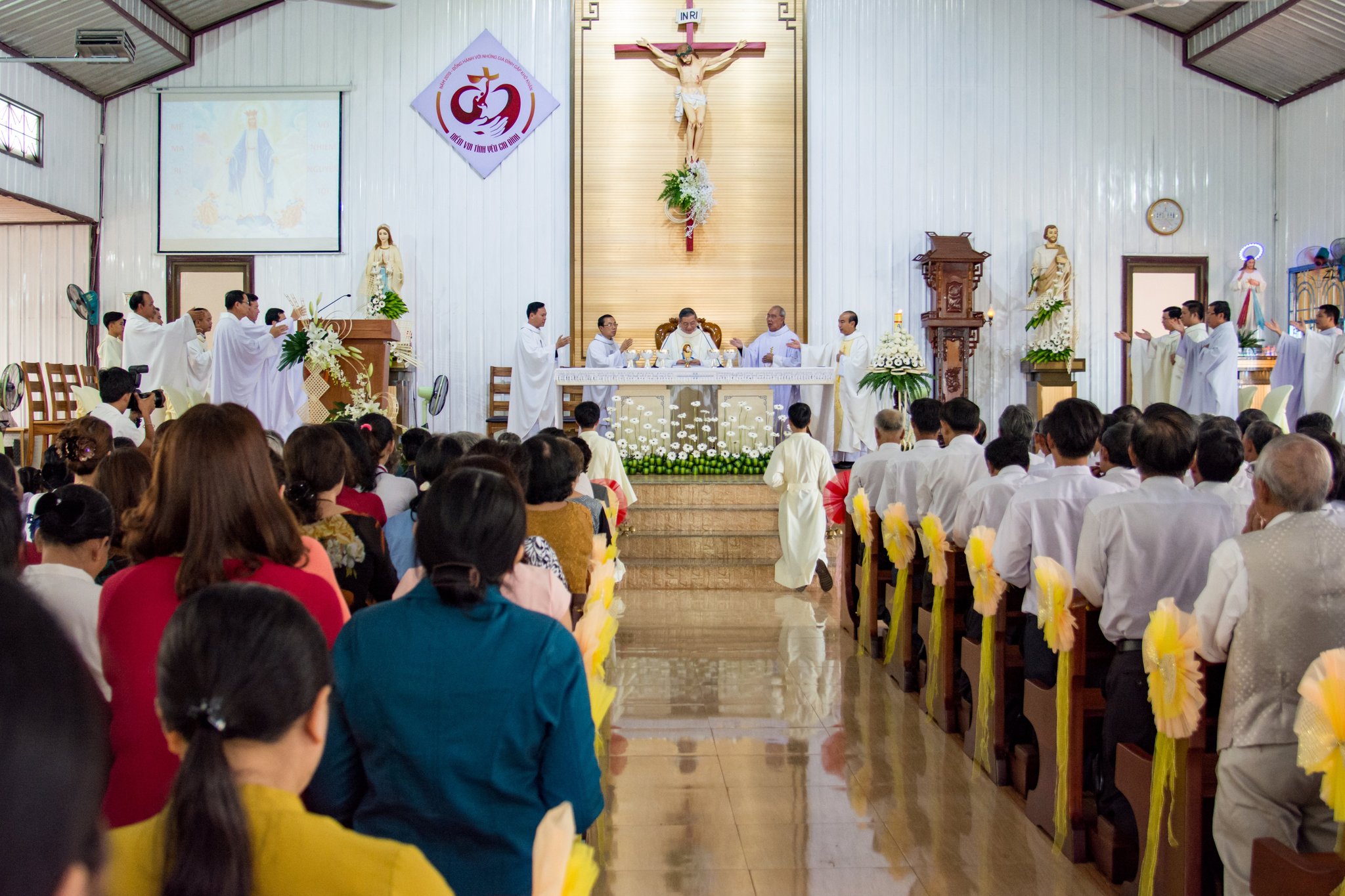 Tin ảnh: Gx. Phước Chí: Mừng lễ Đức Mẹ Vô Nhiễm Nguyên Tội- Bổn mạng giáo xứ