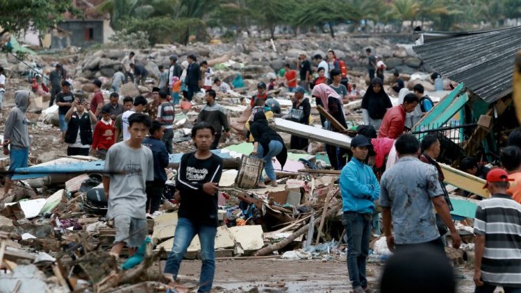 ĐTC liên đới với các nạn nhân sóng thần ở Indonesia