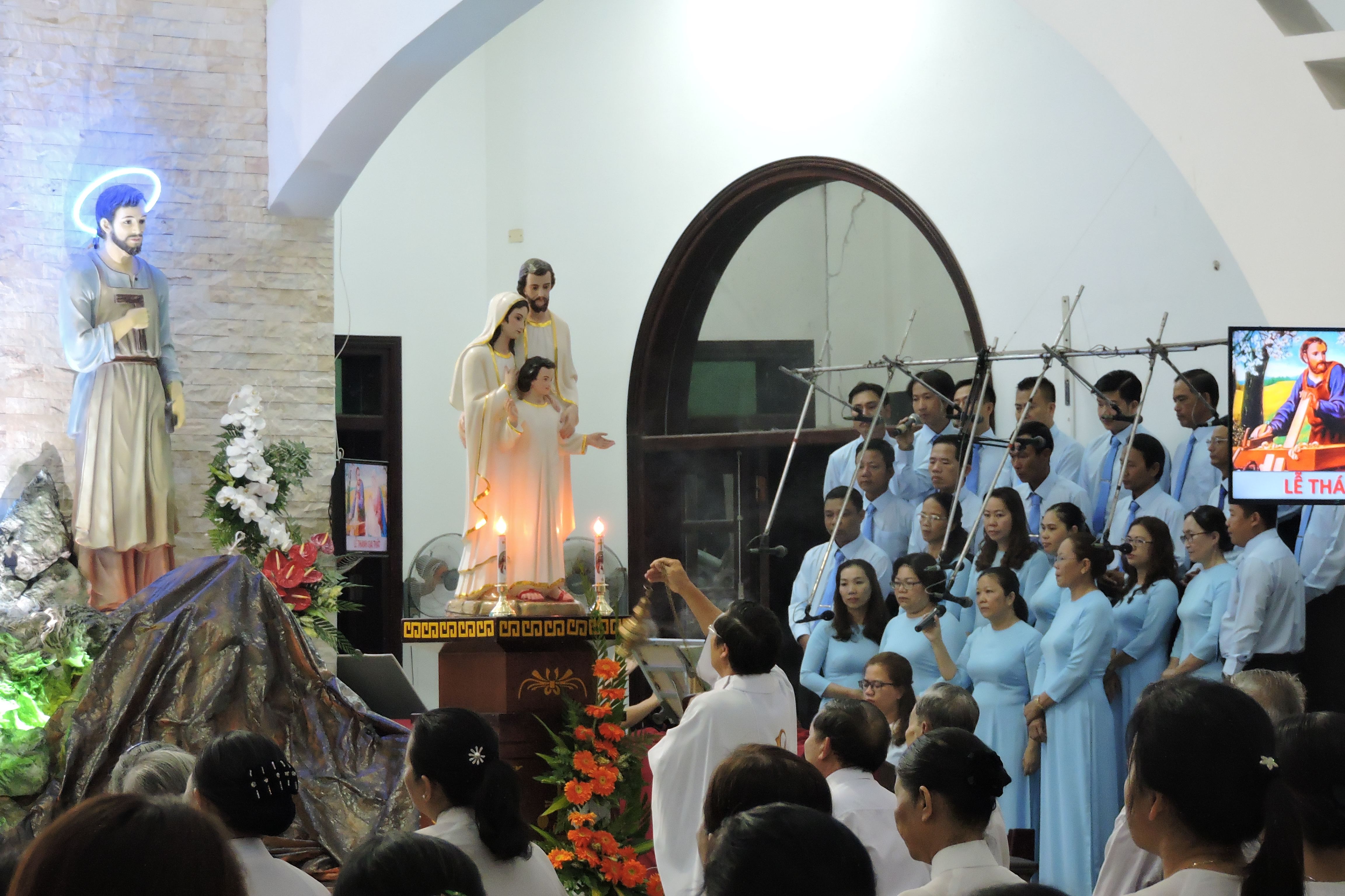 Tin Ảnh: Gx. Tân Phước: Mừng lễ kính Thánh Gia Thất- Bổn mạng Ca đoàn Thánh Gia
