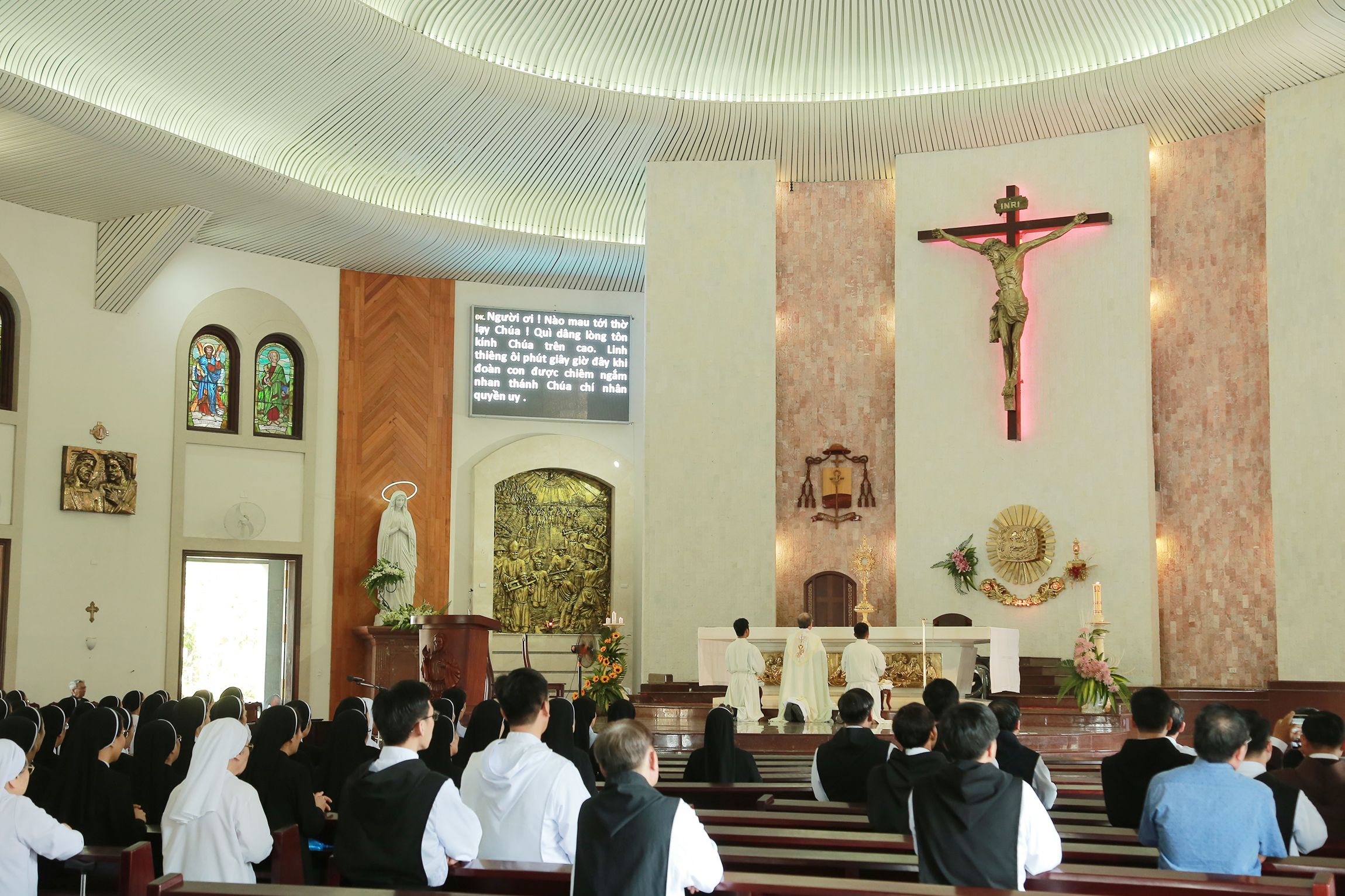 Liên tu sĩ Giáo phận Bà Rịa: Họp mặt tất niên và chúc Xuân Đức cha Emmanuel