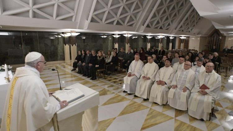 Đức Thánh Cha: Đức tin chiến thắng tinh thần thế gian (10.01.2018)