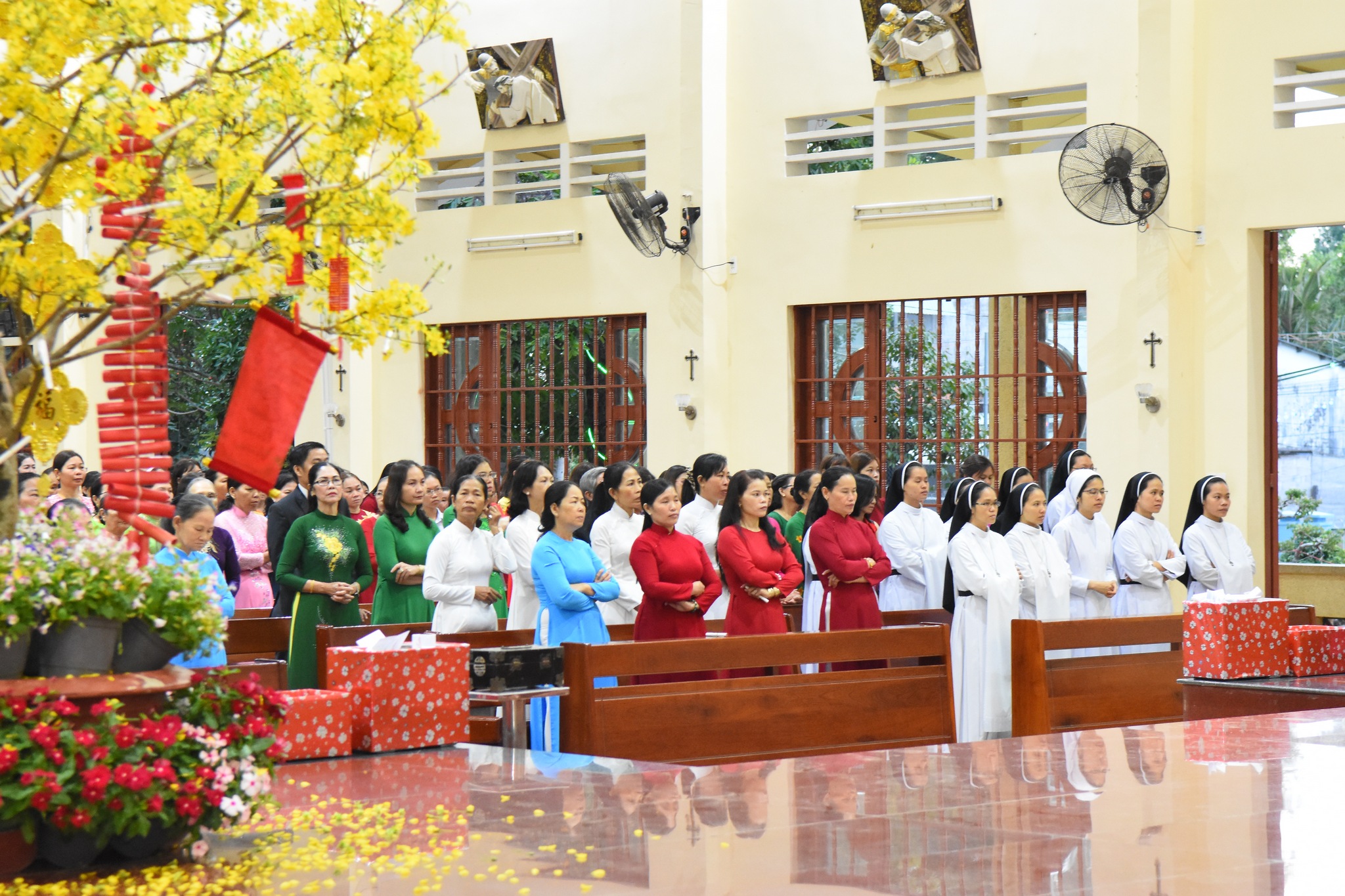 Tin ảnh: Gx. Long Tâm: Cử hành phụng vụ Tết Kỷ Hợi 2019