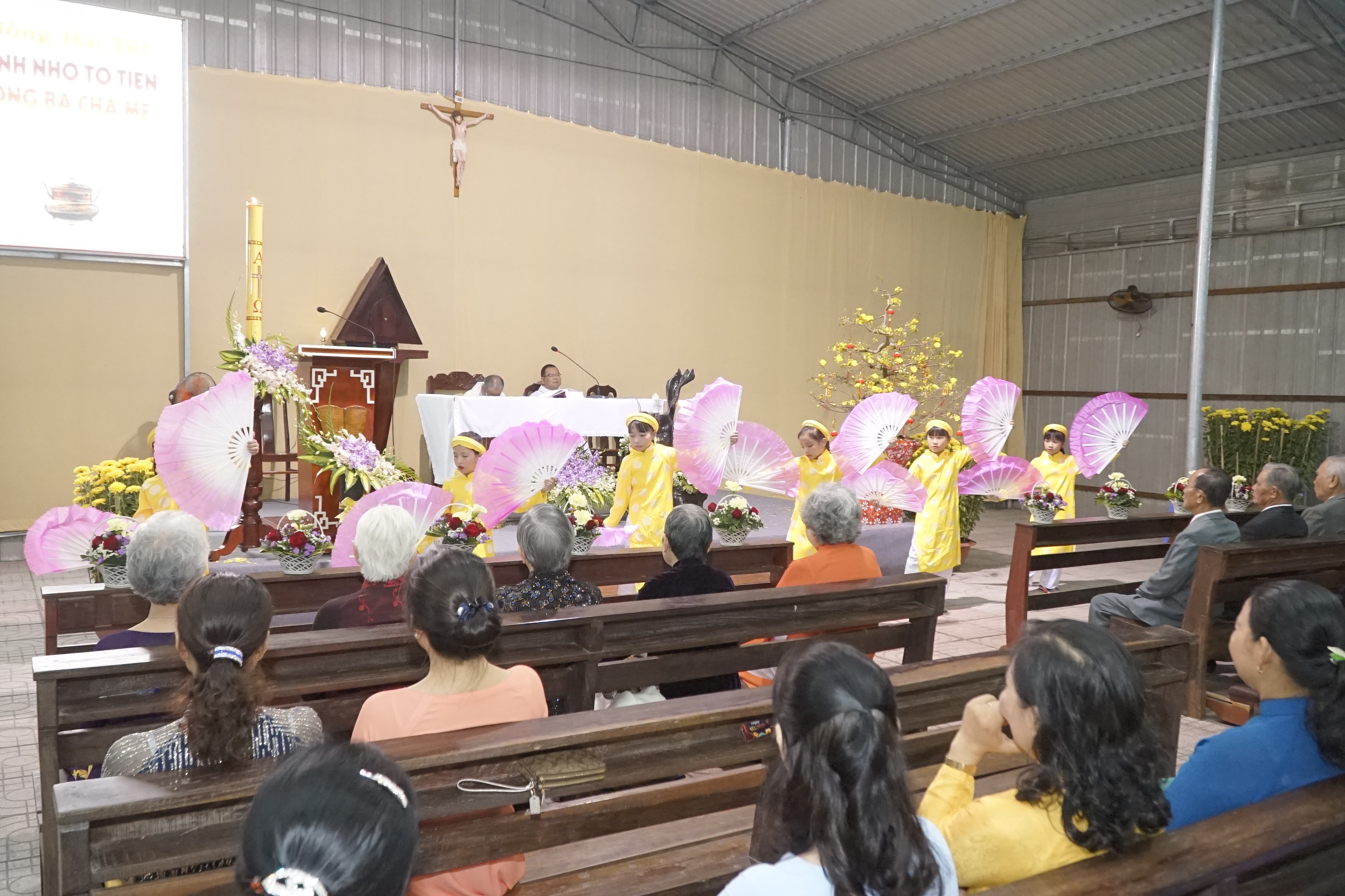 Tin Ảnh: Gx. Láng Cát: Các thánh lễ đầu năm mới 2019