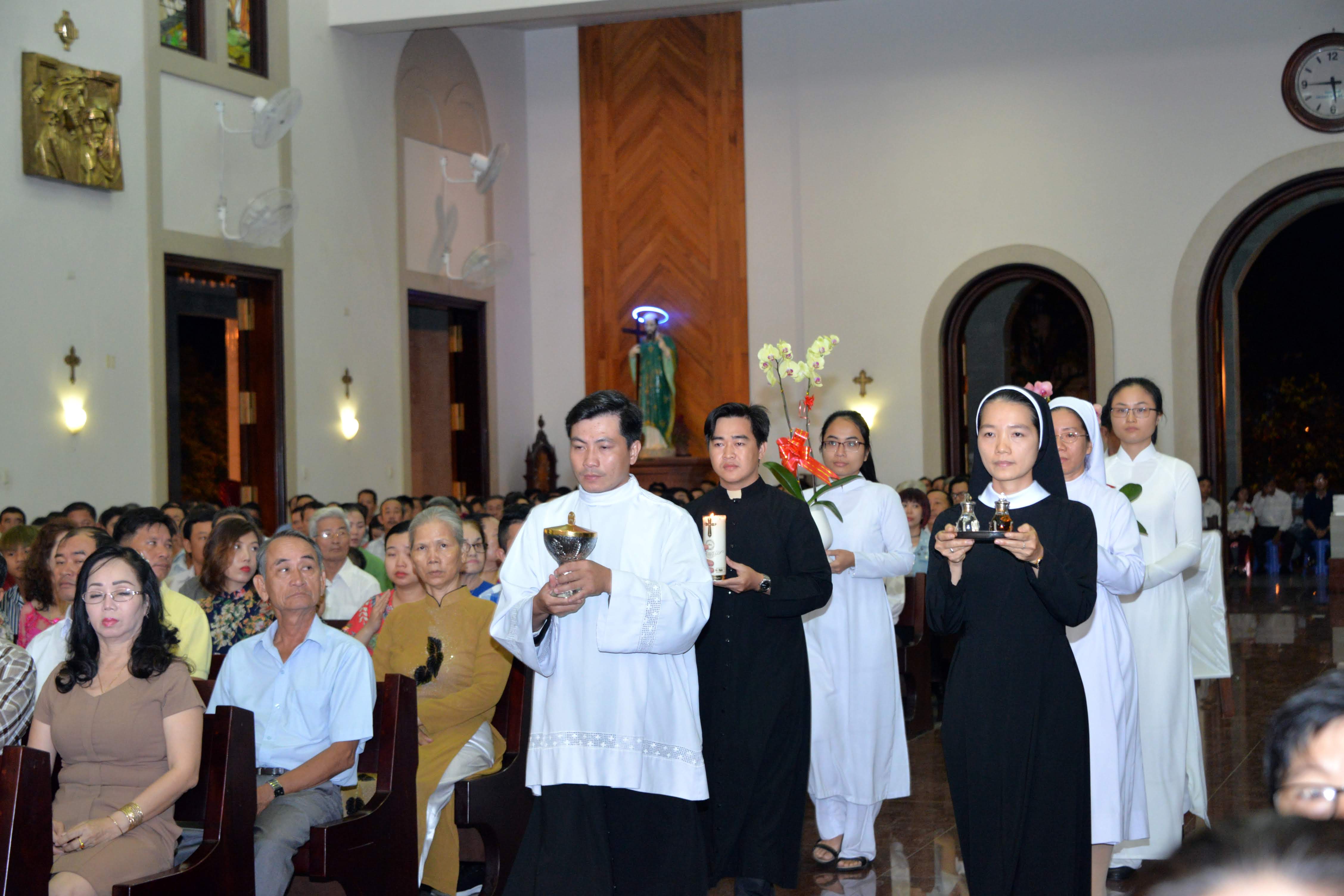 Gx. Chánh Tòa Bà Rịa: Thánh lễ kính nhớ tổ tiên, ông bà cha mẹ và cầu nguyện cho ơn gọi thánh hiến của giáo xứ