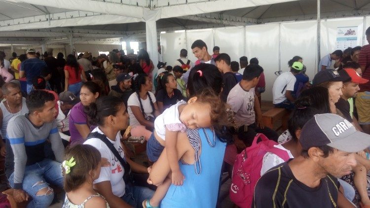 Venezuela: Trẻ em suy dinh dưỡng, người chết chôn bằng thùng giấy