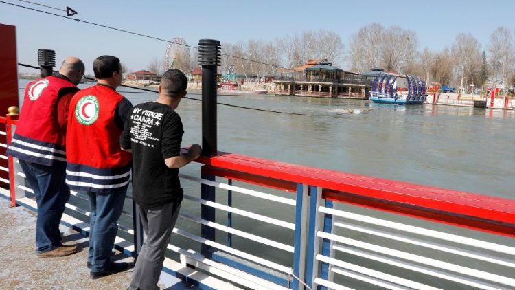 ĐTC đau buồn vì tai nạn chìm phà ở Iraq