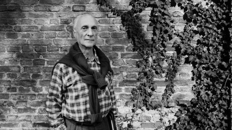 Cha Roberto Sardelli, “linh mục của khu ổ chuột”