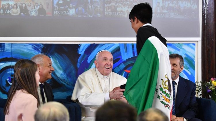 ĐTC phát động chương trình hòa bình của giới trẻ