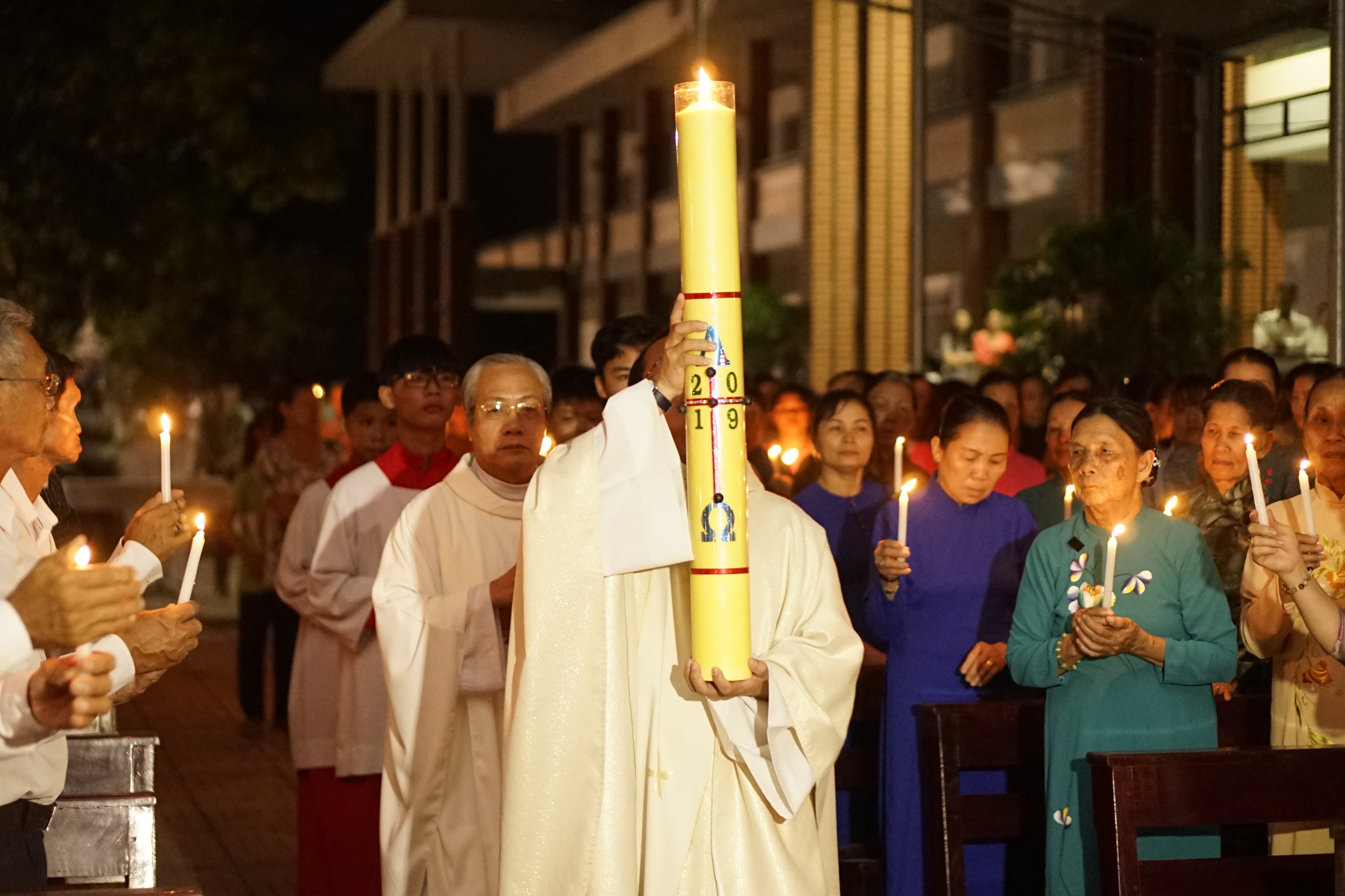 Tin Ảnh: Gx. Láng Cát: Thánh lễ Vọng Phục Sinh 2019