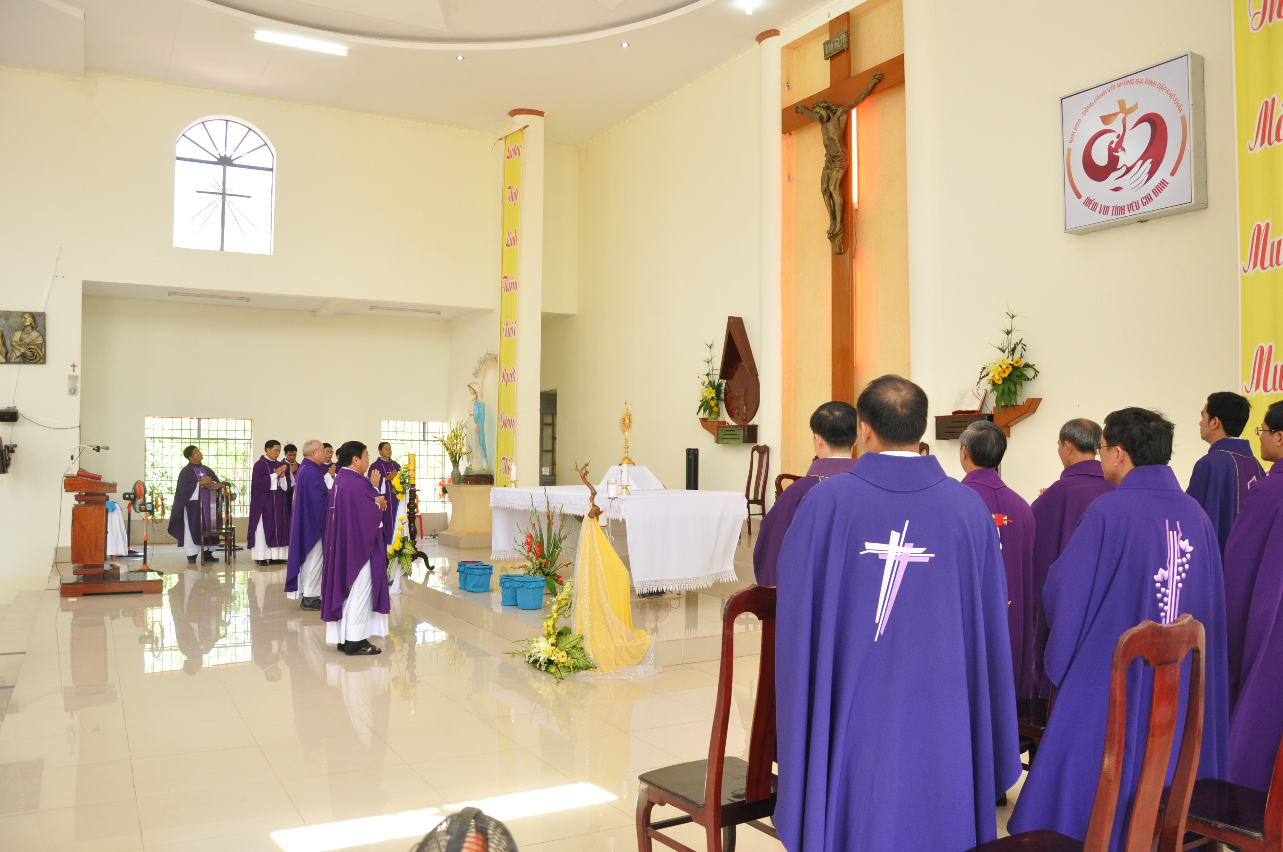 Giáo xứ Hòa Lâm: Chầu Thánh Thể thay Giáo phận 2019