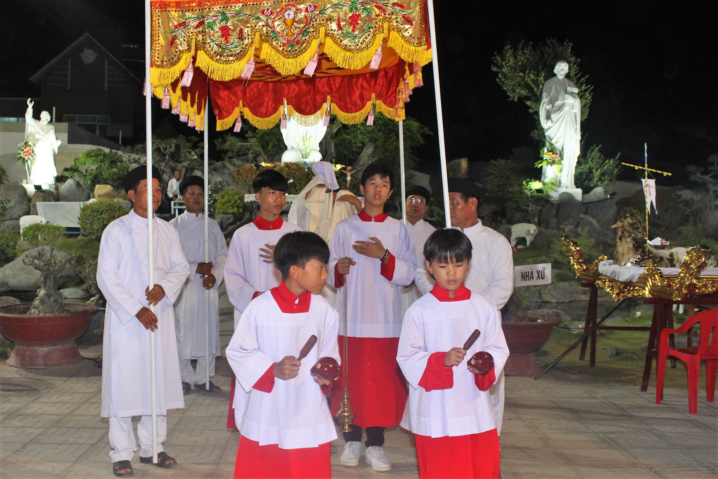 Tin Ảnh: GHBL. Phước Hưng: Cử hành phụng vụ thứ Năm Tuần Thánh 2019