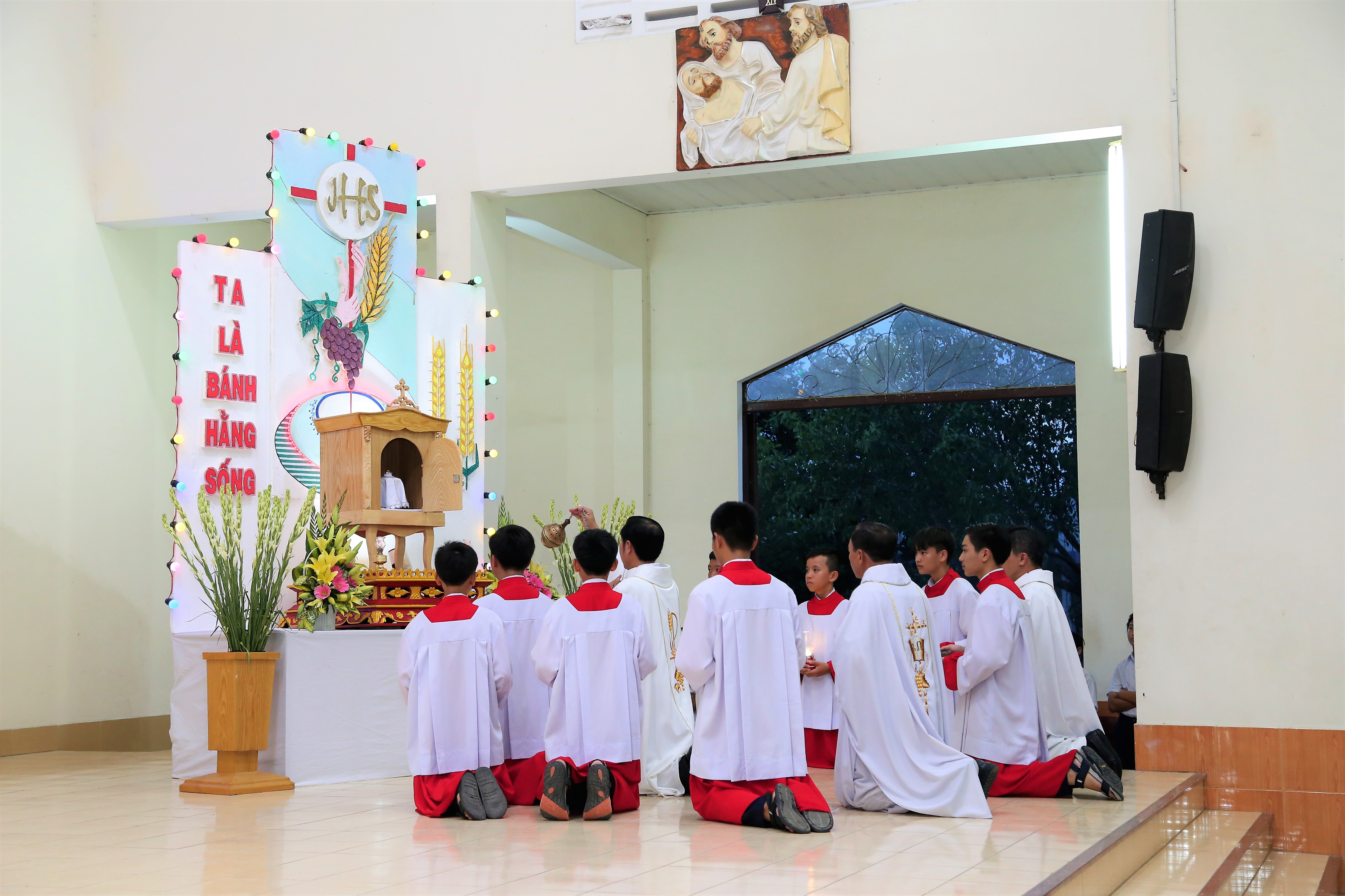 Tin Ảnh: Gx. Phước Bình: Cử hành thánh lễ Tiệc Ly- Thứ Năm Tuần Thánh 2019