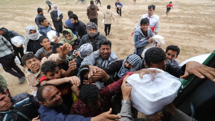 ĐTC giúp đỡ người dân bị lũ lụt ở Iran