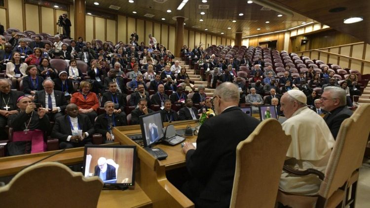 ĐTC gặp các tham dự viên Hội nghị quốc tế về nạn buôn người 