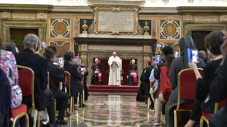 ĐTC tiếp 300 tham dự viên Hội nghị Kinh Thánh Công Giáo 