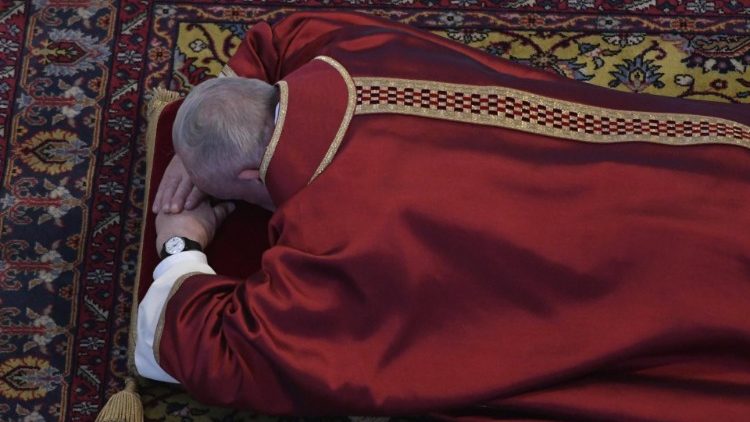 ĐTC chủ sự lễ tưởng niệm cuộc khổ nạn của Chúa Kitô 