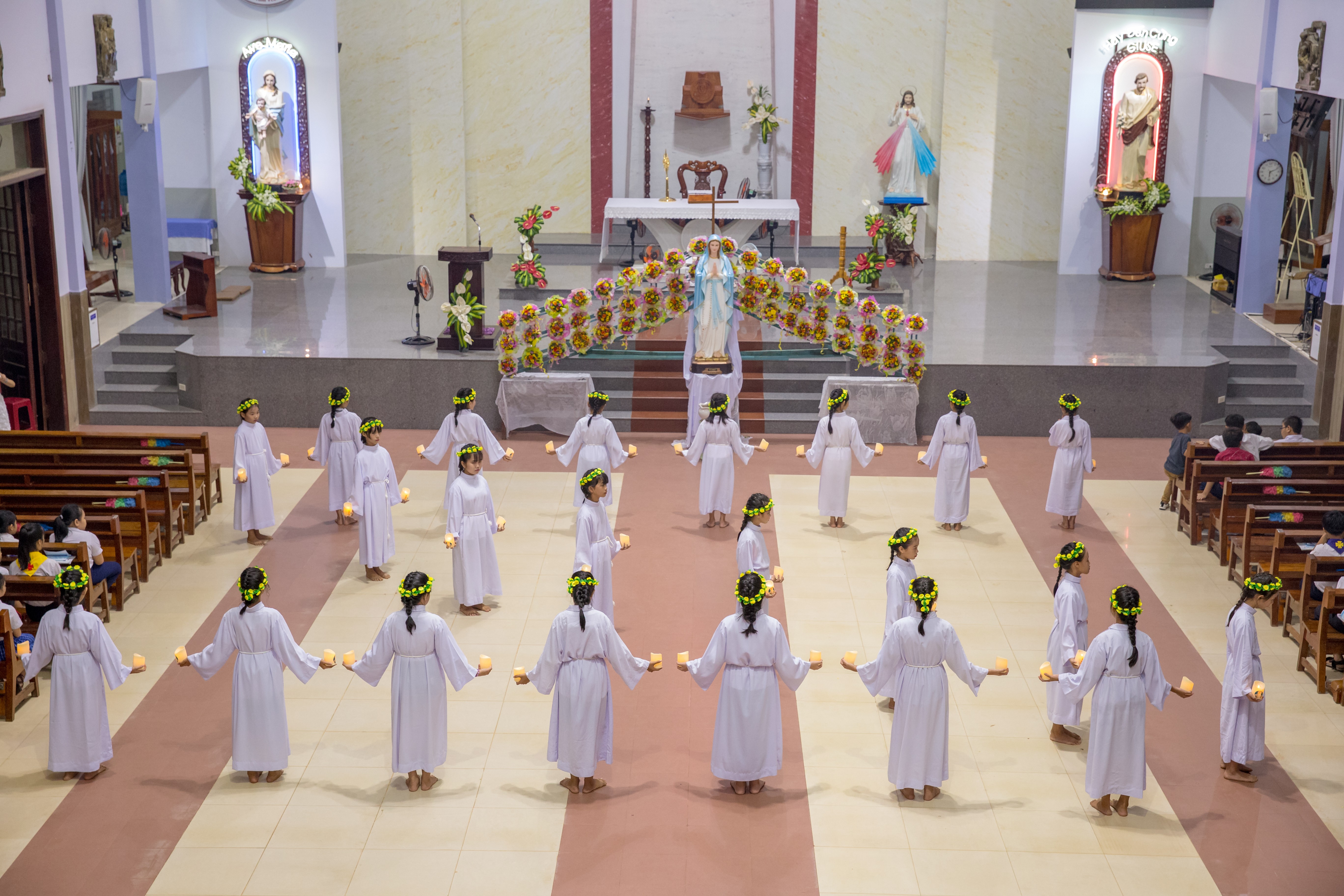 Tin Ảnh: Gx. Hữu Phước: Giới Thiếu Nhi dâng hoa tôn kính Đức Mẹ- Kết thúc tháng hoa 2019