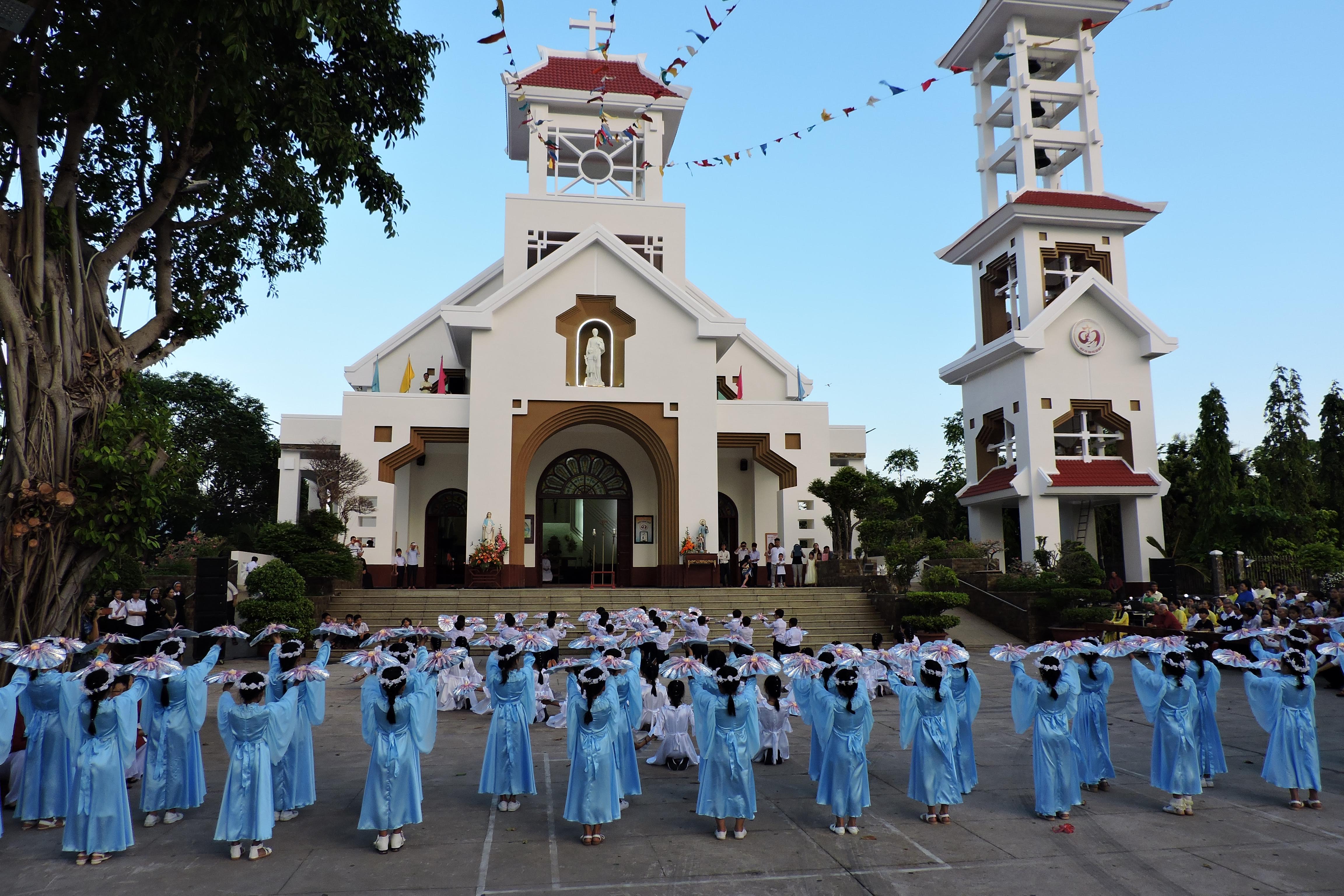 Tin Ảnh: Gx. Tân Phước: Khai mạc Tháng Hoa kính Đức Mẹ 2019
