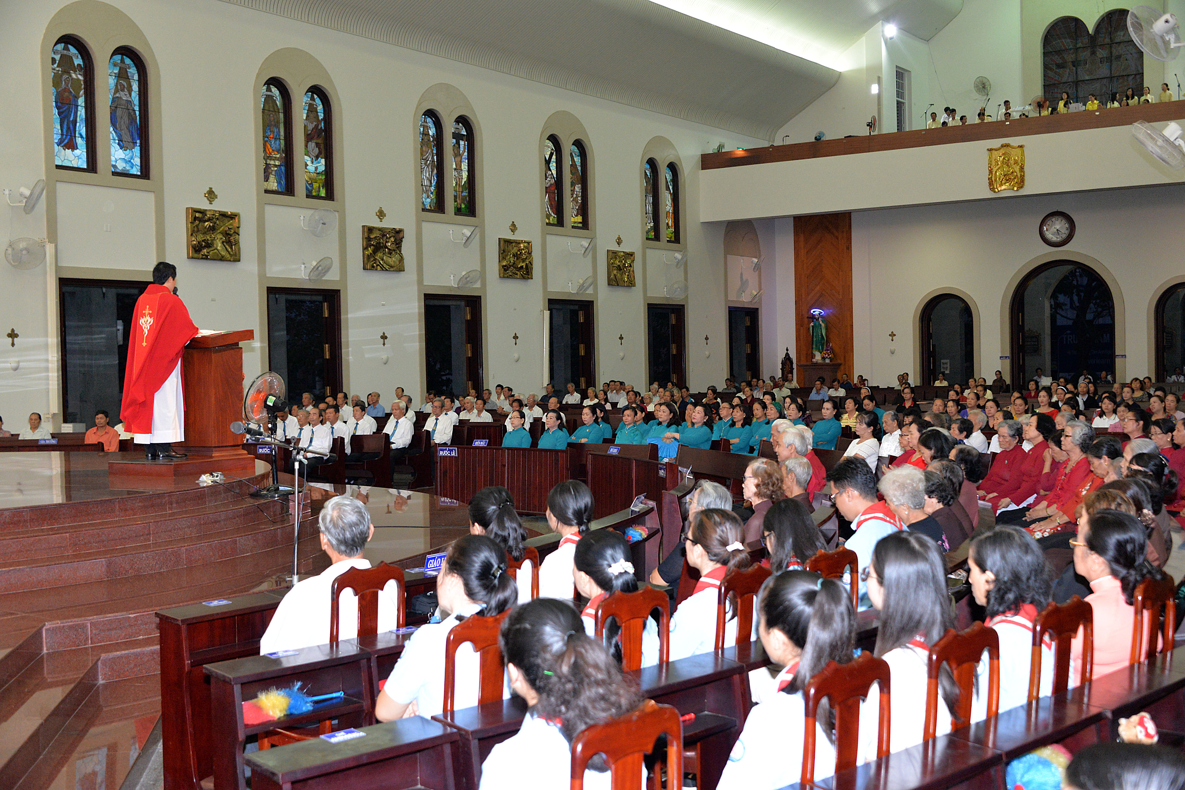 Gx. Chánh Toà Bà Rịa: Thánh lễ mừng kính Thánh Philipphê và Giacôbê Tông đồ - Bổn mạng Giáo xứ