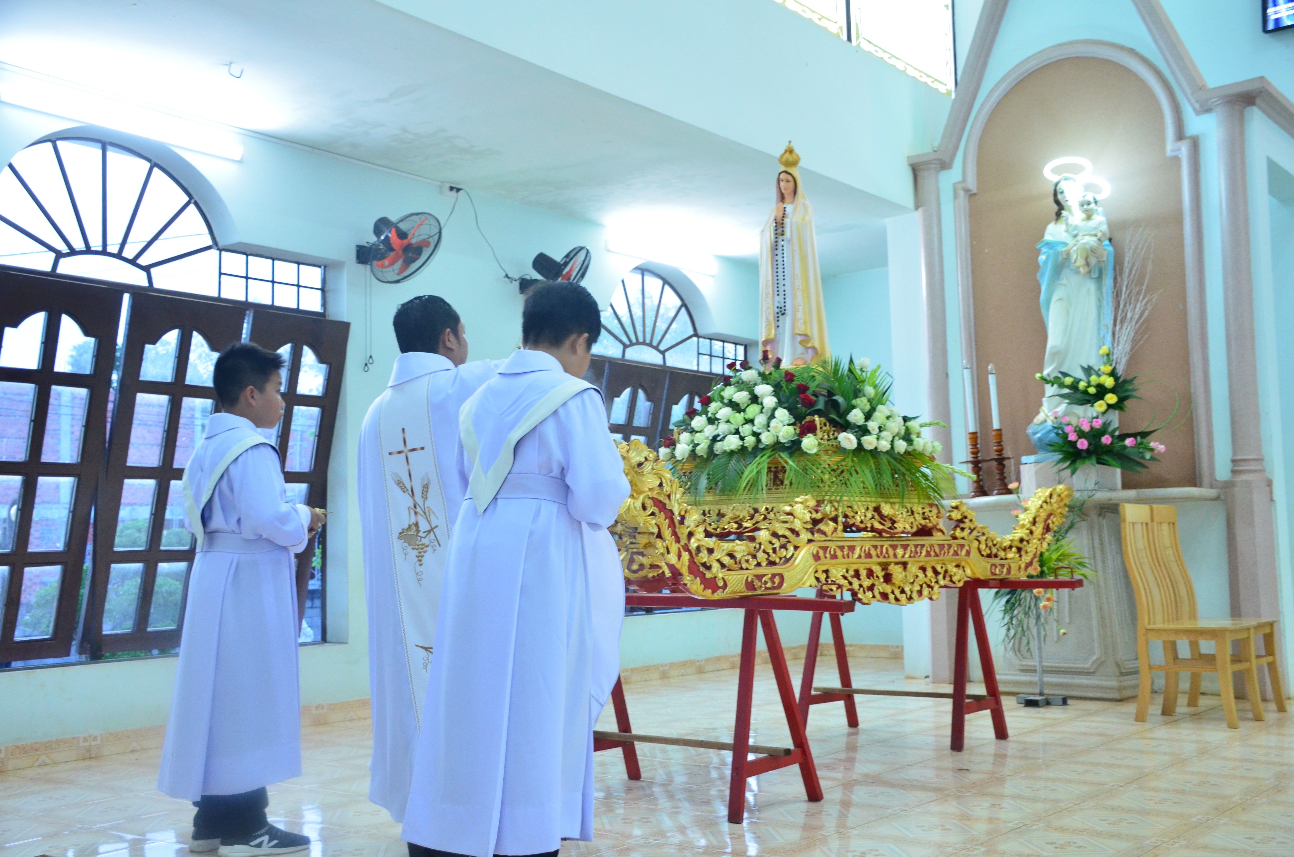 Tin Ảnh: Gx. Đức Hiệp: Rước kiệu Đức Mẹ và Thánh lễ Đức Mẹ thăm viếng Bà Êlisabeth