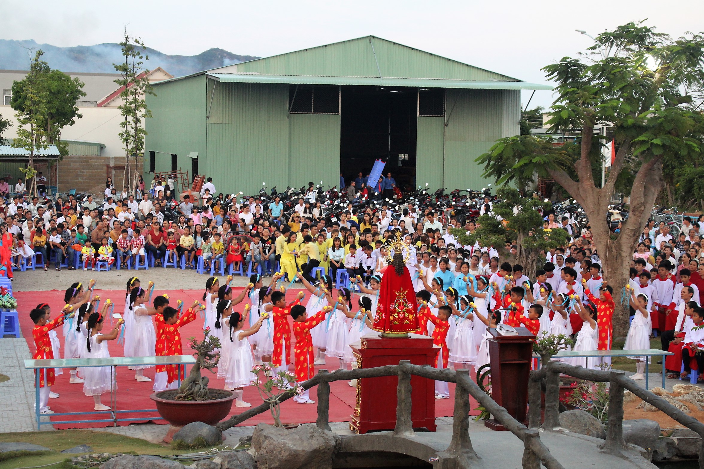 Tin ảnh: GHBL.Phước Hưng: Mừng kính thánh Giuse Thợ và Khai mạc tháng hoa 2019