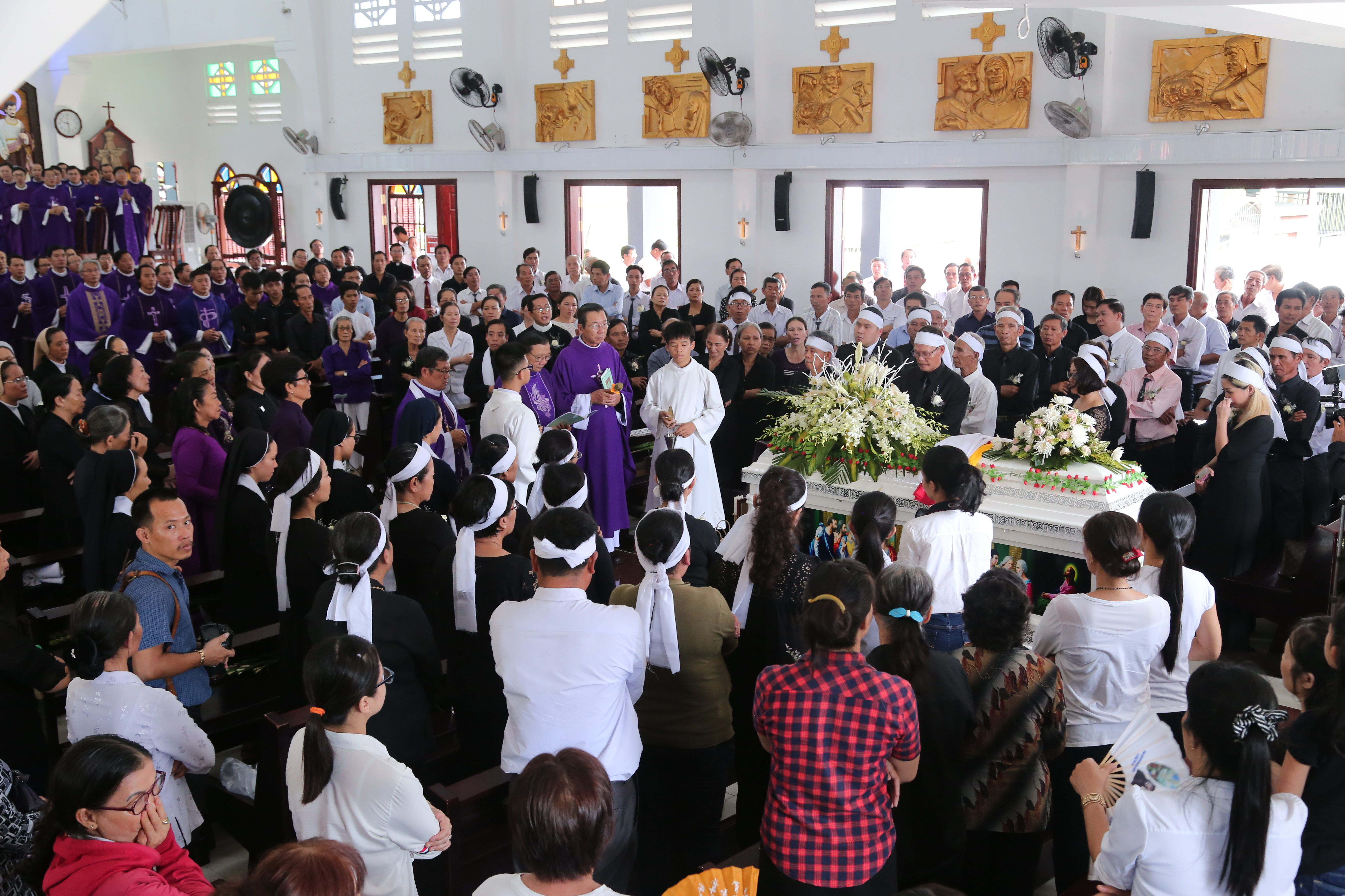 Gx. Trung Đồng: Thánh lễ an táng Bà Cố Matta Trần Thị Hoa