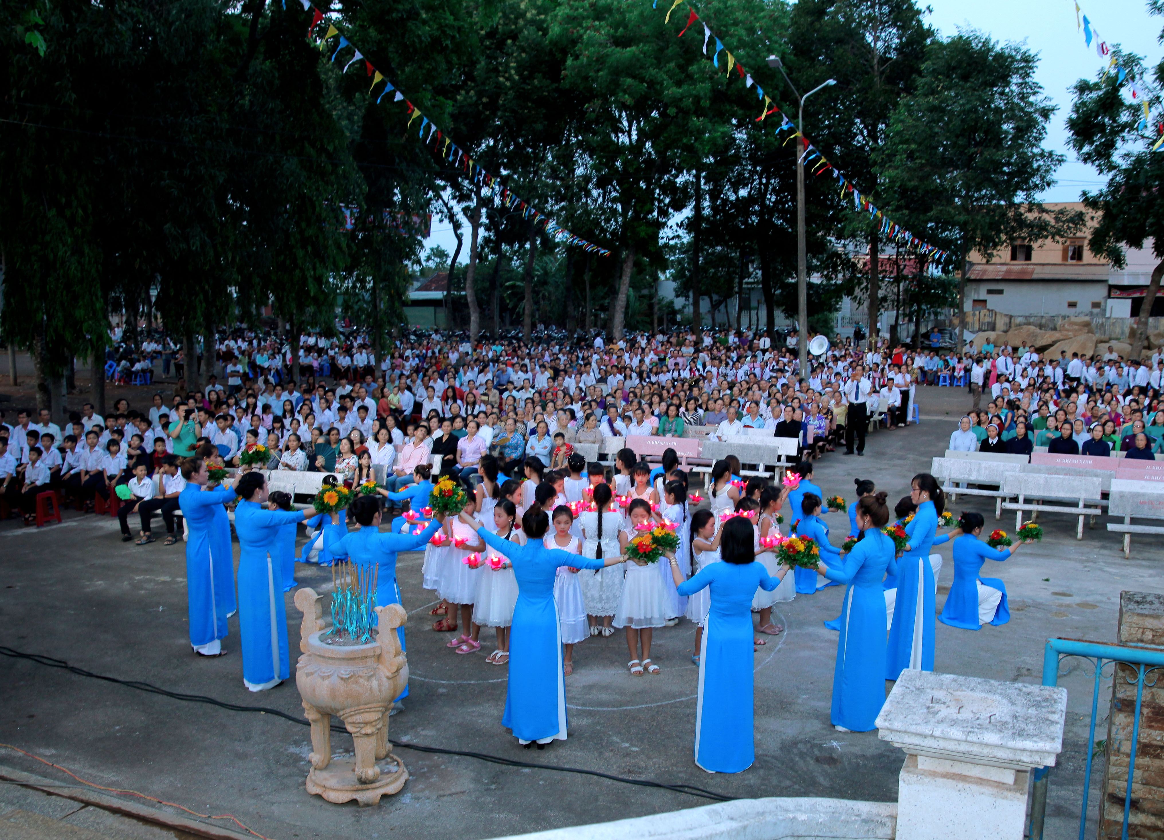 Tin Ảnh : Gx. Vinh Châu: Khai mạc tháng hoa kính Đức Mẹ 2019