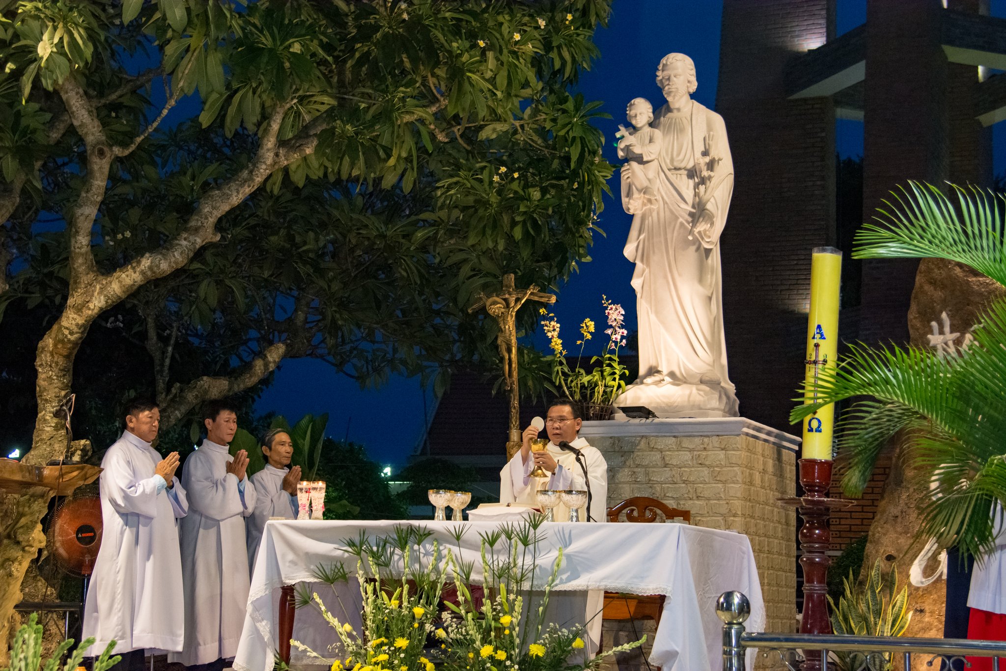 Tin Ảnh: Gx. Vinh Hà: Mừng lễ Thánh Giuse Thợ- Bổn mạng Giới Gia trưởng và Ca đoàn Gia trưởng giáo xứ