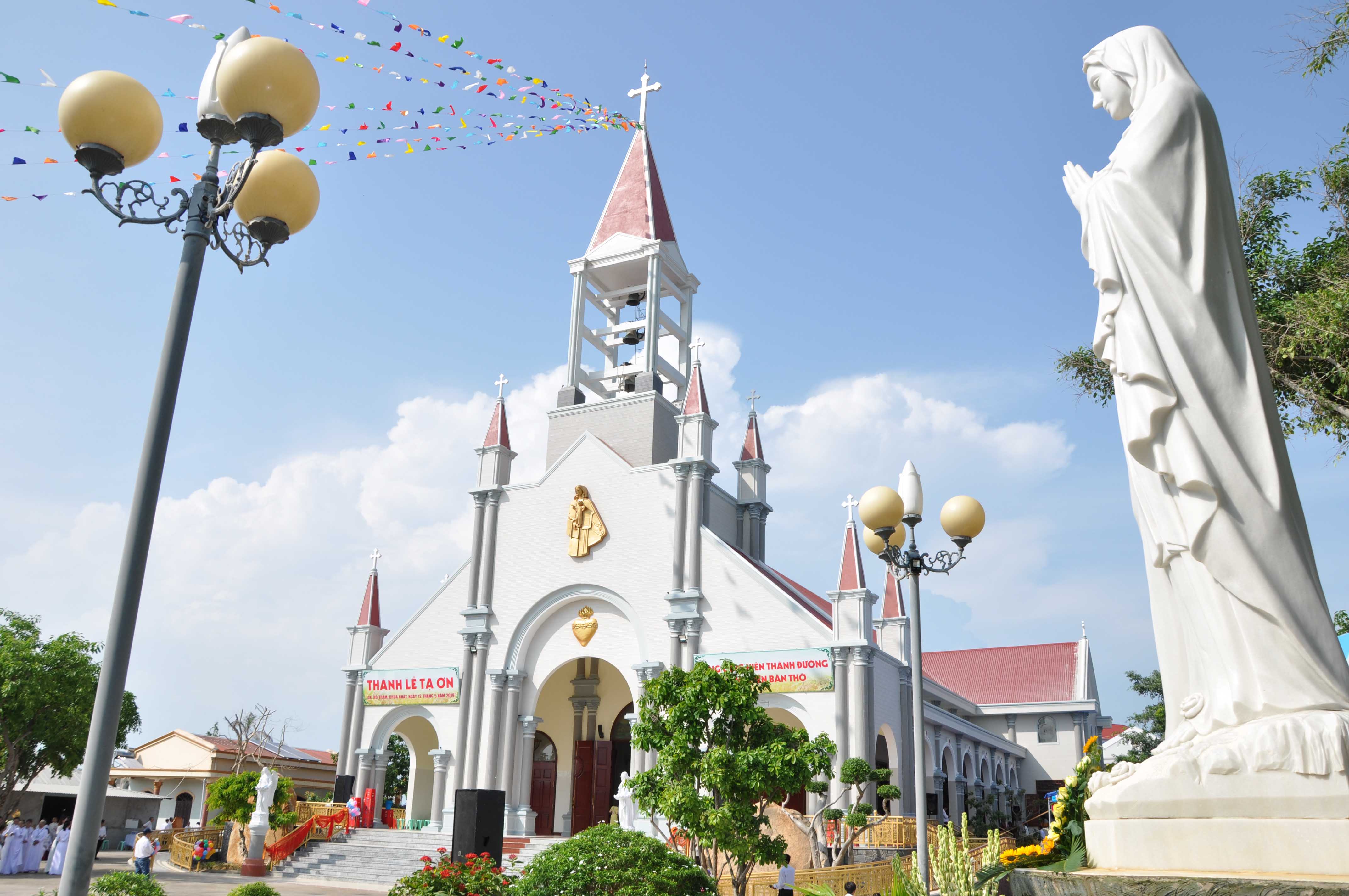 Gx. Hồ Tràm: Nghi thức cung hiến thánh đường và thánh lễ tạ ơn