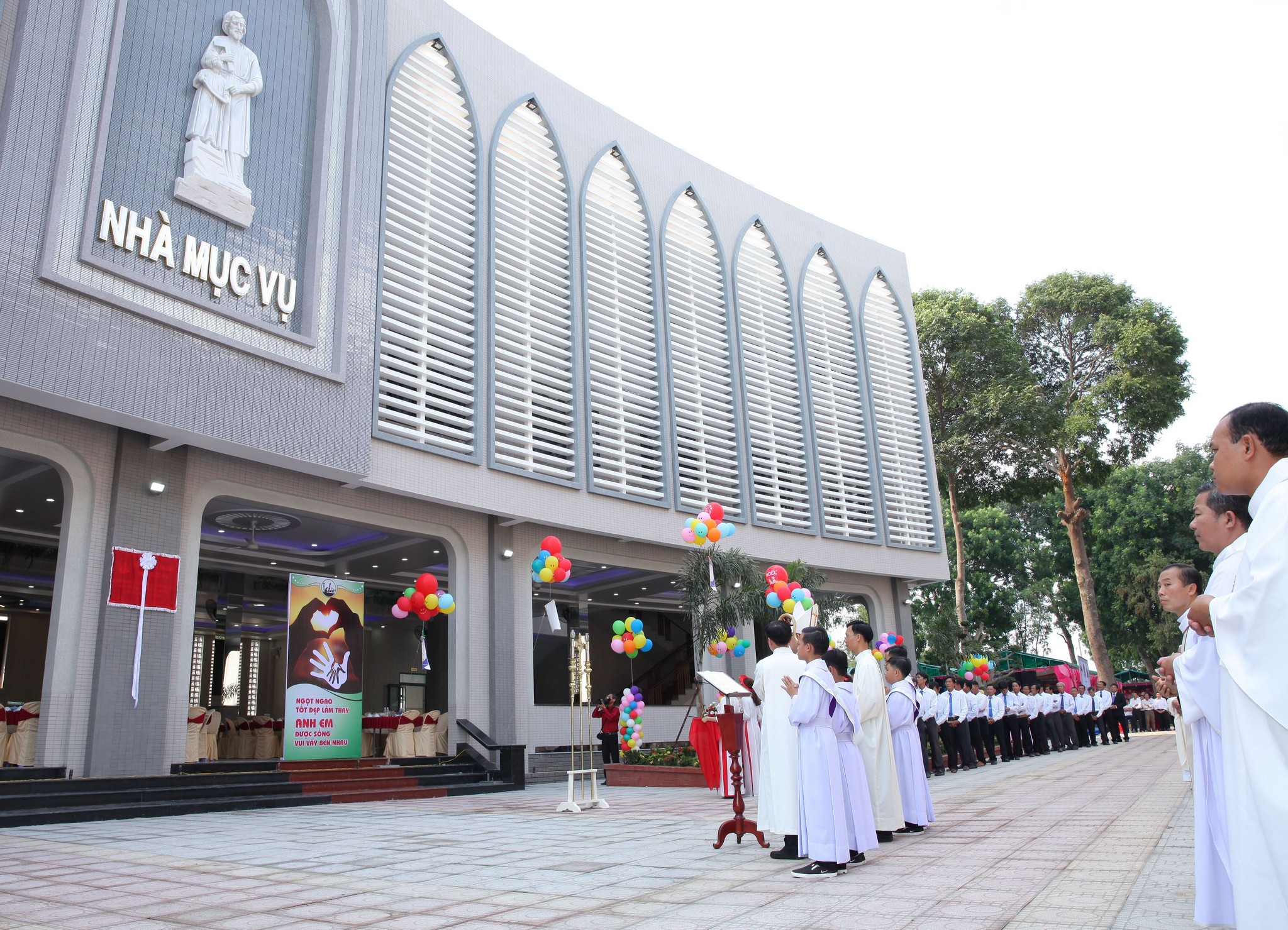 Tin ảnh: Gx. Vinh Châu: Khánh thành Nhà Mục vụ và ban Bí tích Thêm Sức