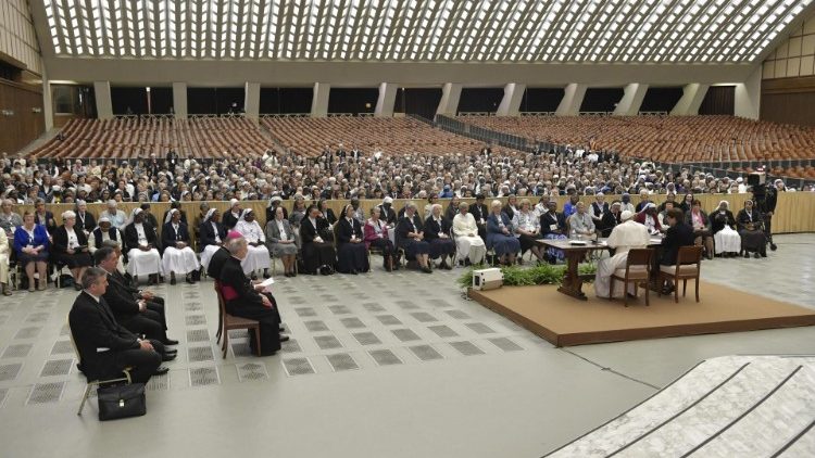 Nội dung bài huấn dụ của ĐTC Phanxicô với các Bề trên Tổng quyền các dòng nữ 