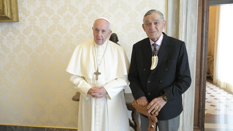 ĐTC tiếp vua thổ dân Maori ở Niu-Dilen 