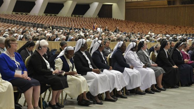 Cuộc trò chuyện của ĐTC với các Bề trên Tổng quyền Dòng nữ