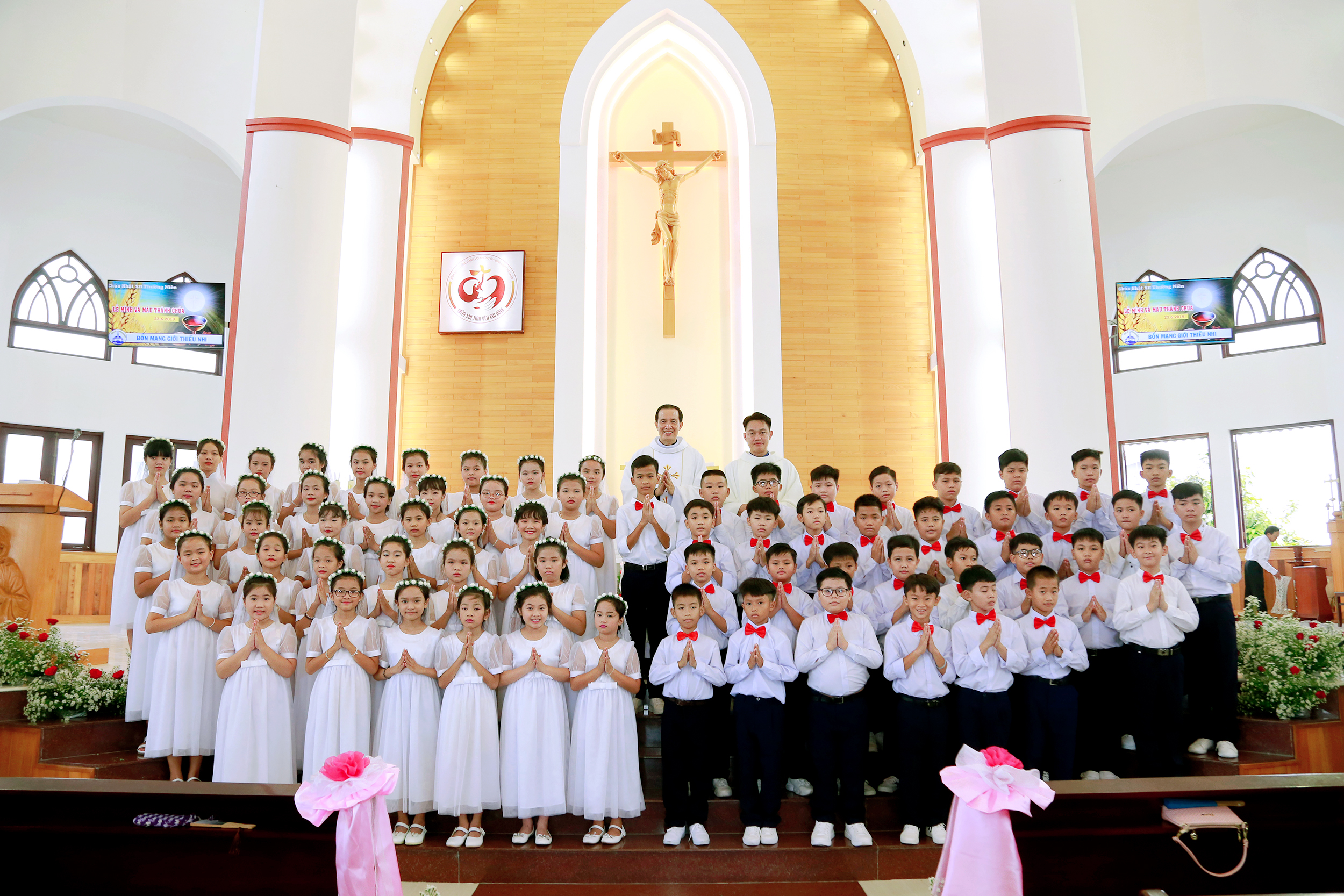 Gx. Long Hương: 68 thiếu nhi rước lễ lần đầu
