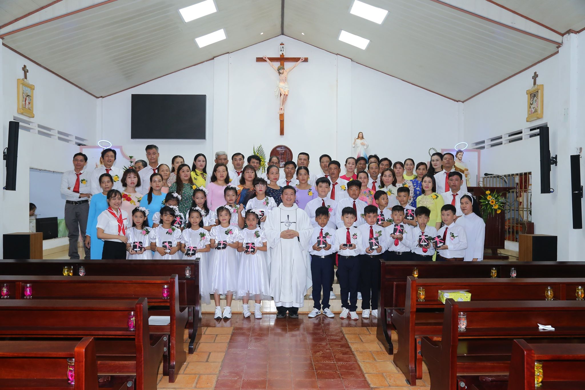 Tin Ảnh: GHBL. Long Tân: Thánh lễ Rước Lễ Lần Đầu 2019