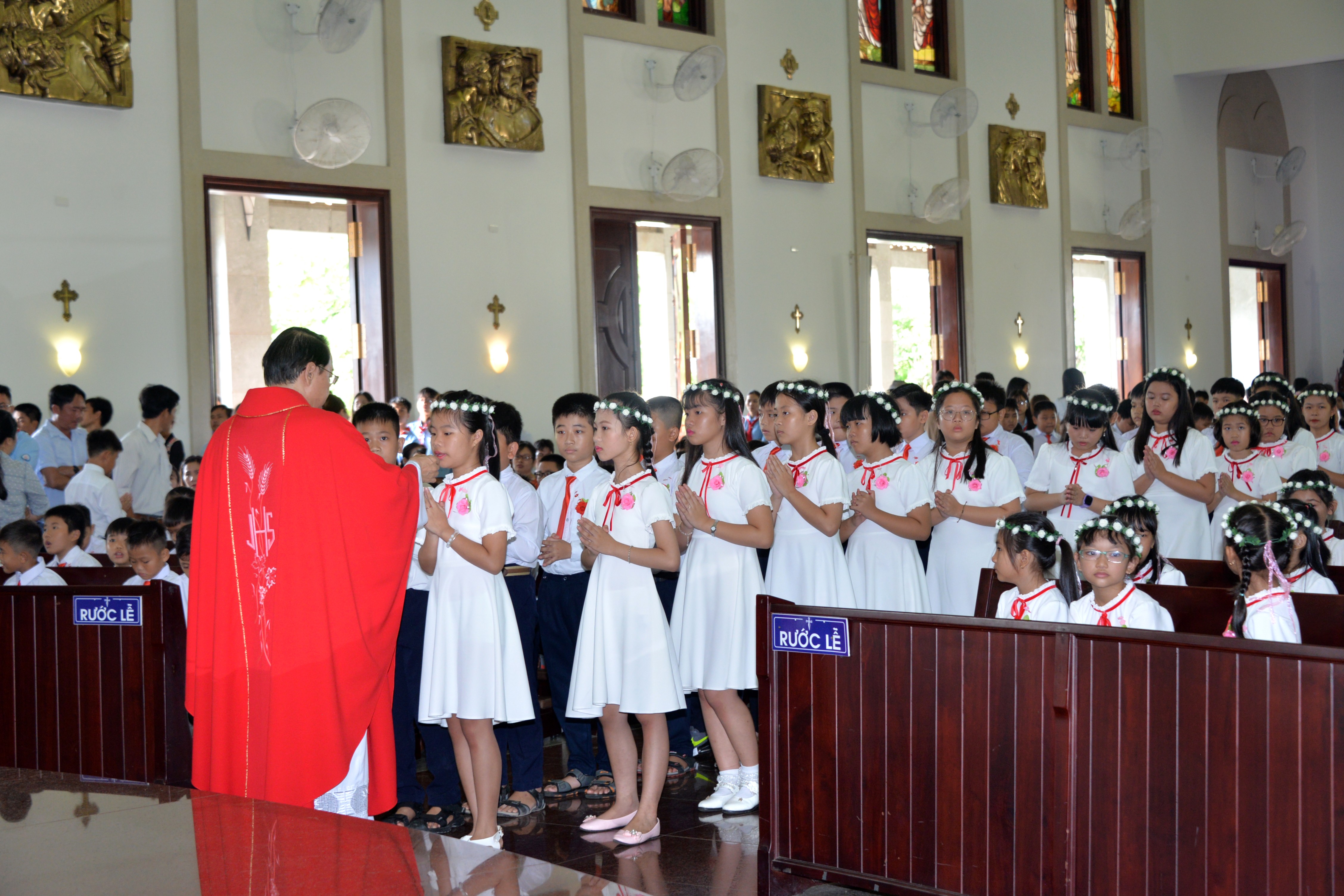 Giáo xứ Chánh Tòa: 162 thiếu nhi Rước Lễ Lần Đầu