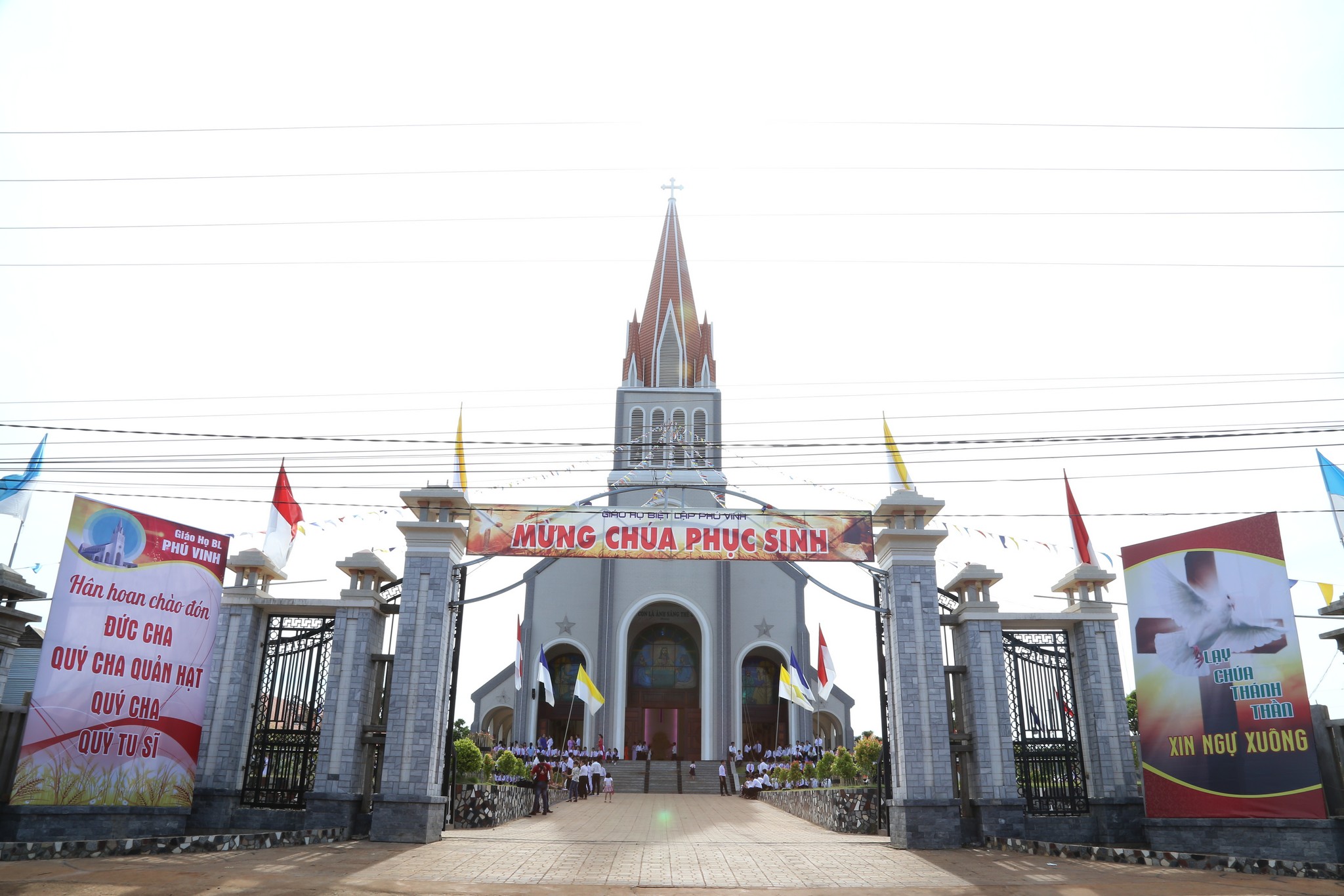 Giáo họ Biệt lập Phú Vinh: Thánh lễ ban Bí tích Thêm sức
